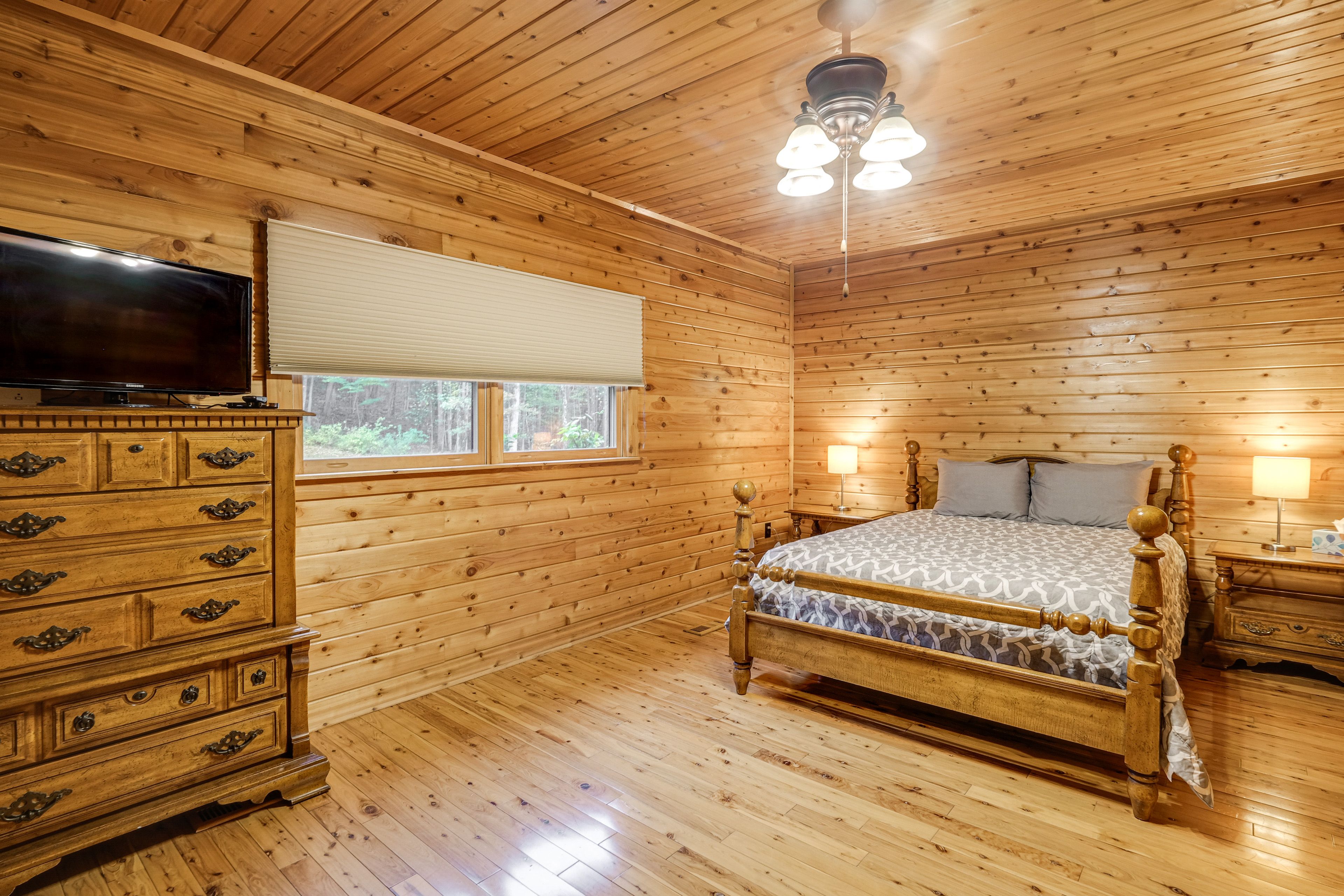 Bedroom 3 | Queen Bed | 1st Floor