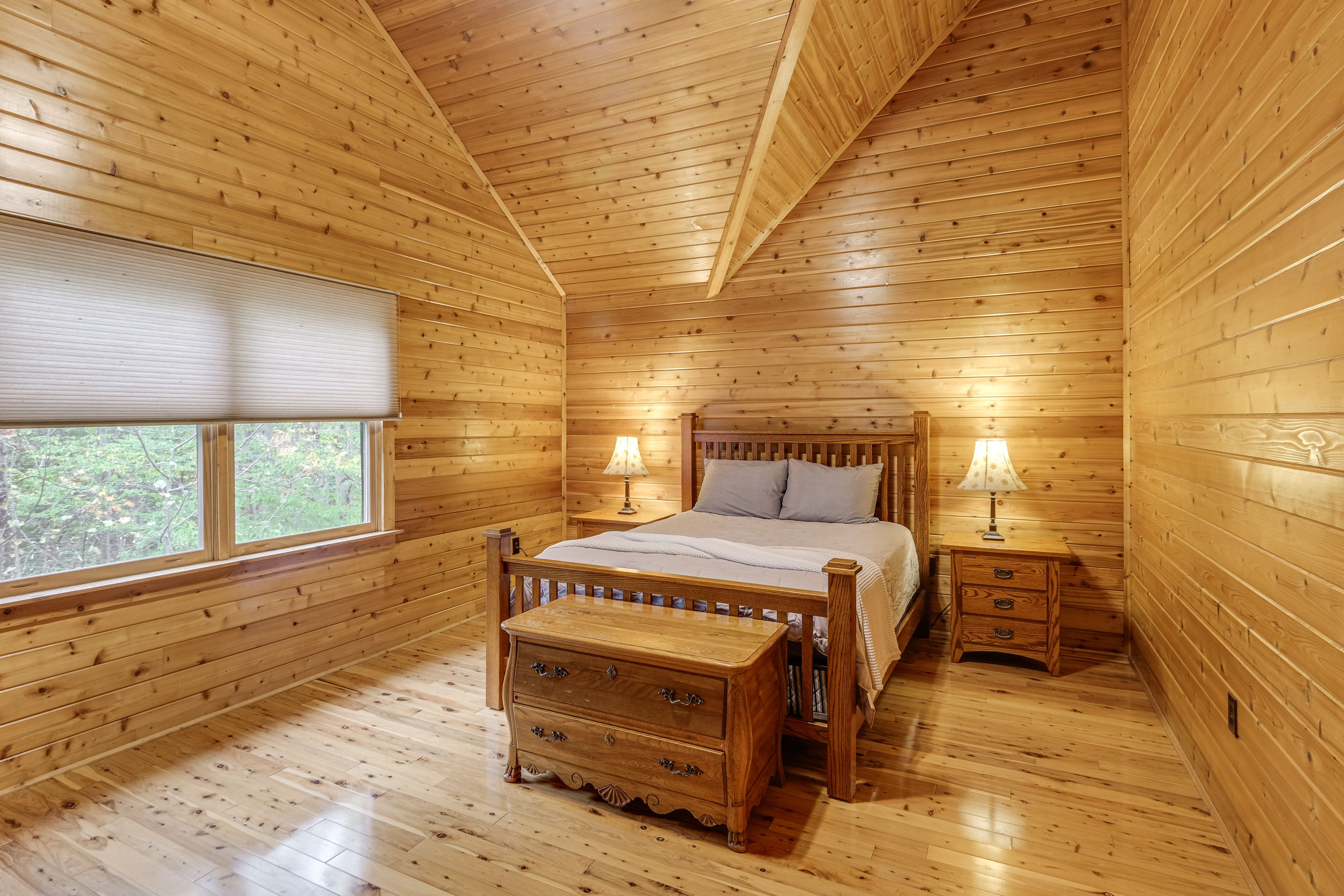 Bedroom 5 | Queen Bed | 1st Floor