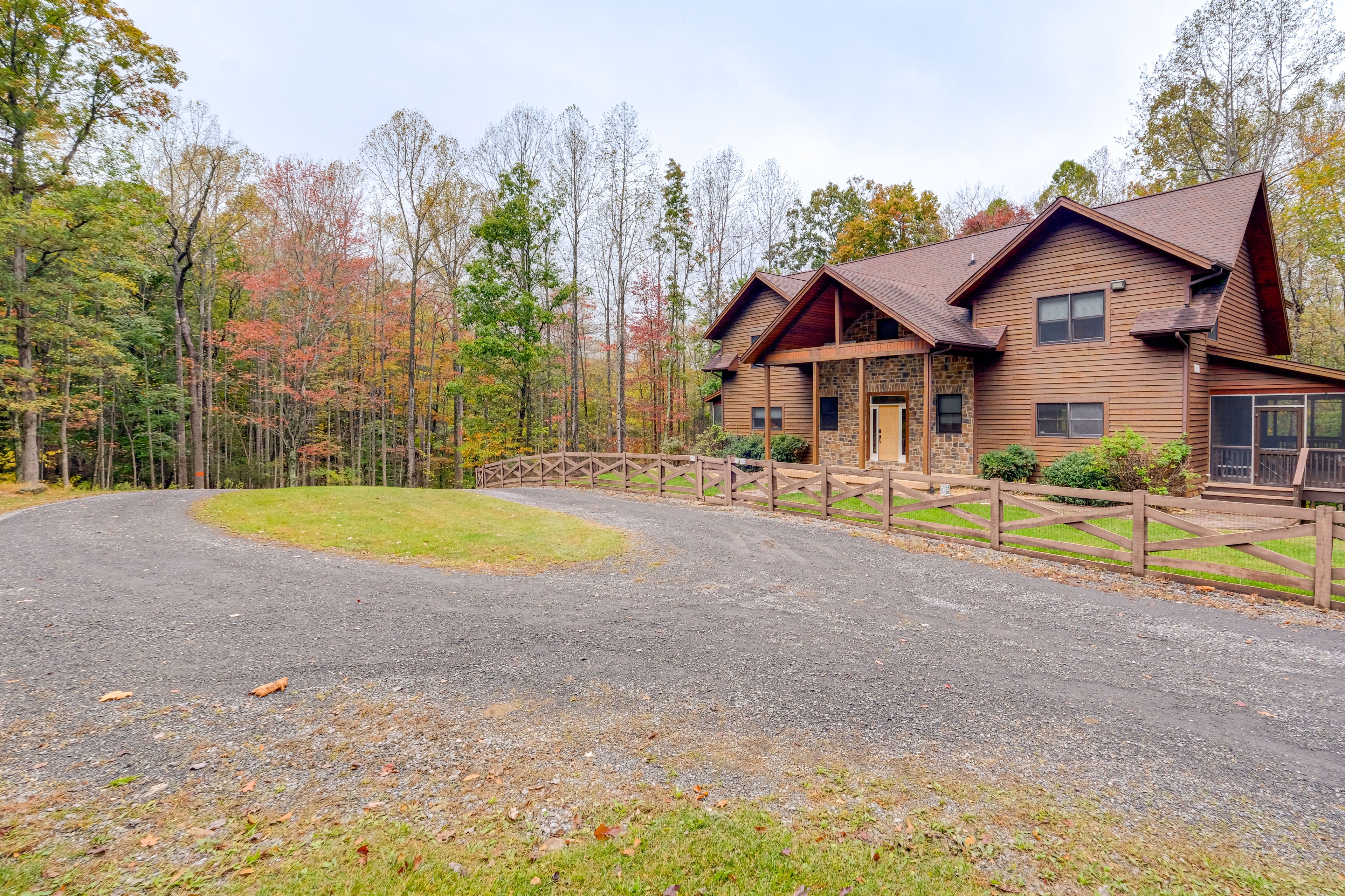 Parking | Driveway (6 Vehicles)