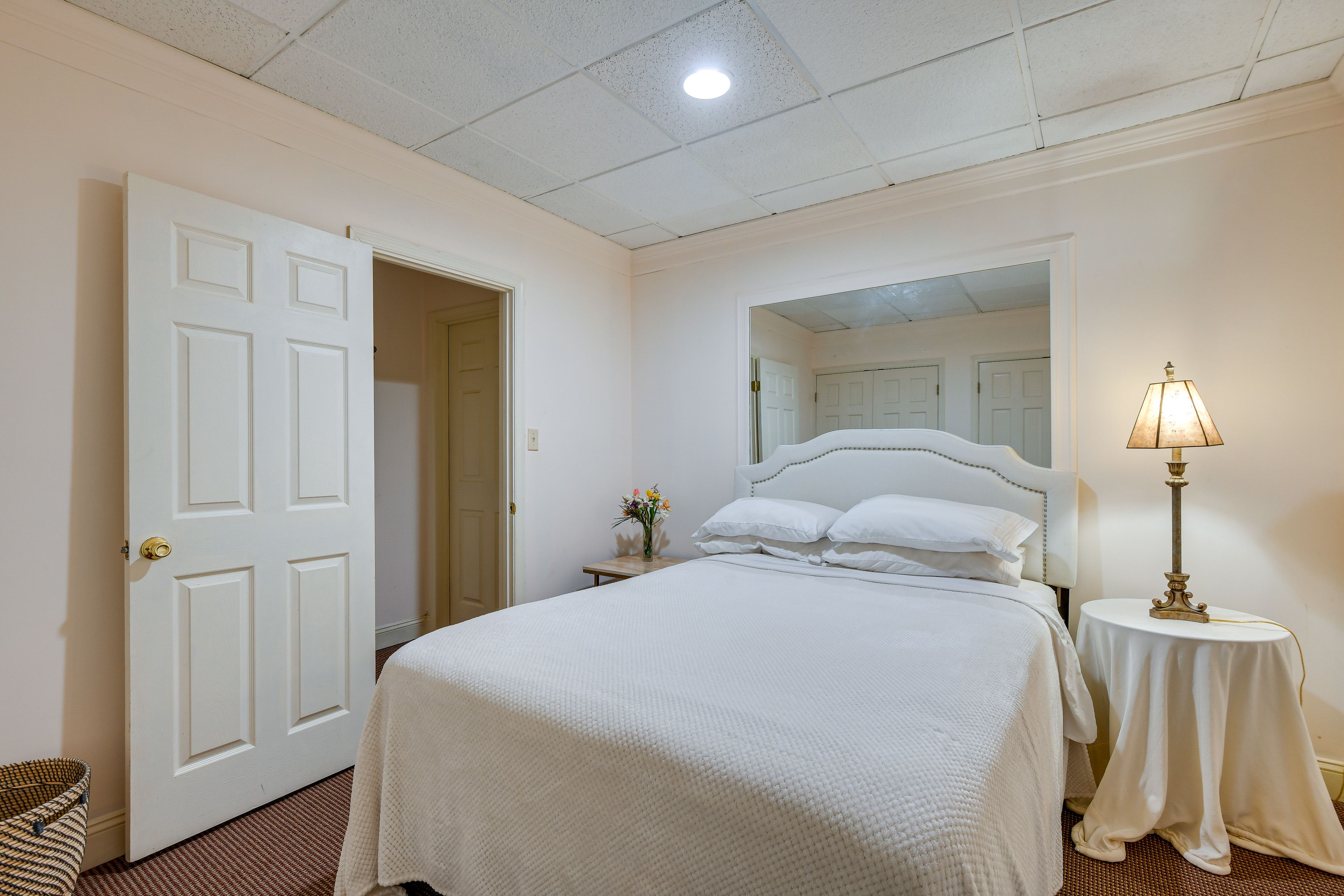 Bedroom | Queen Bed