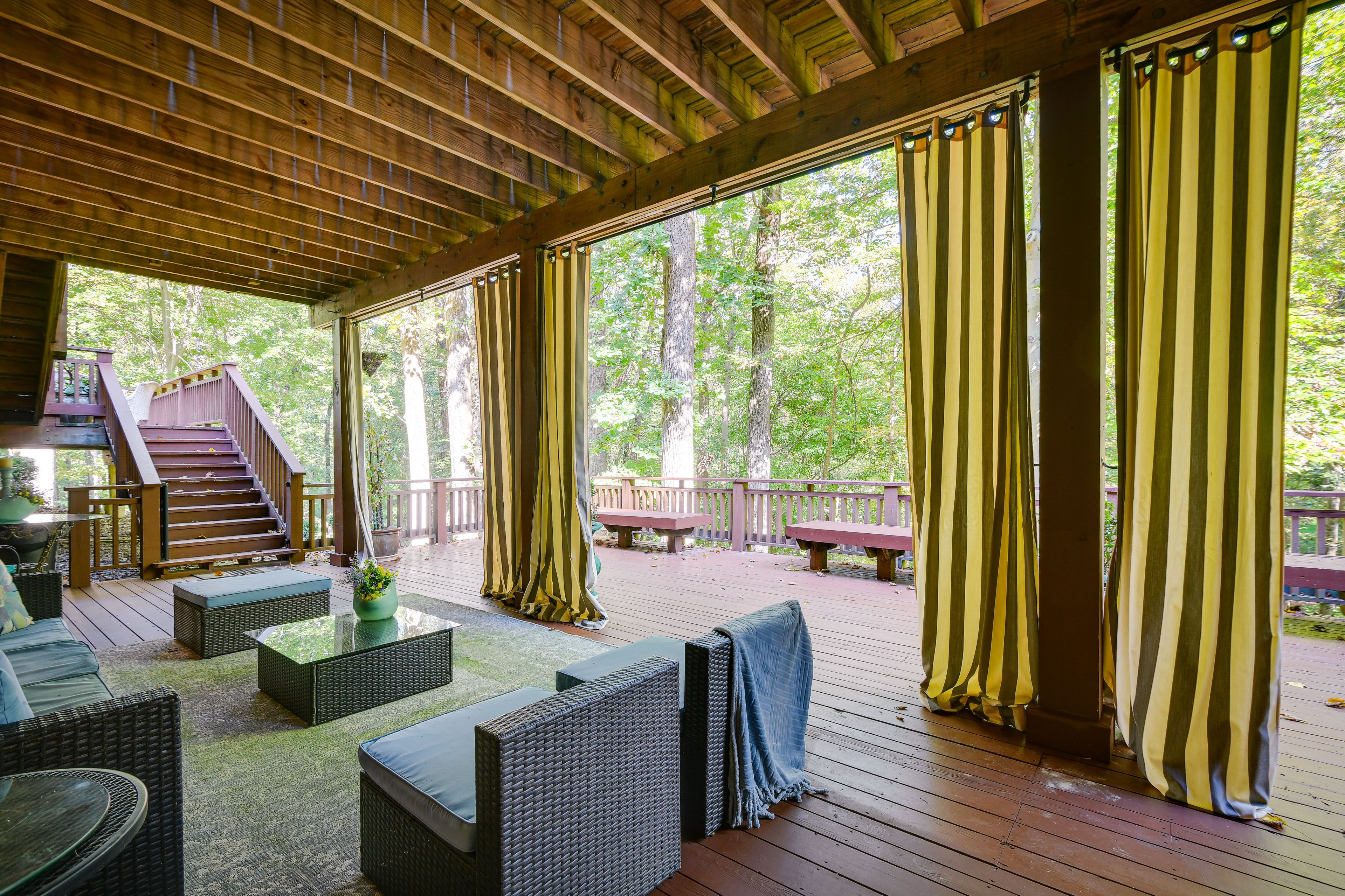 Private Deck | Outdoor Seating