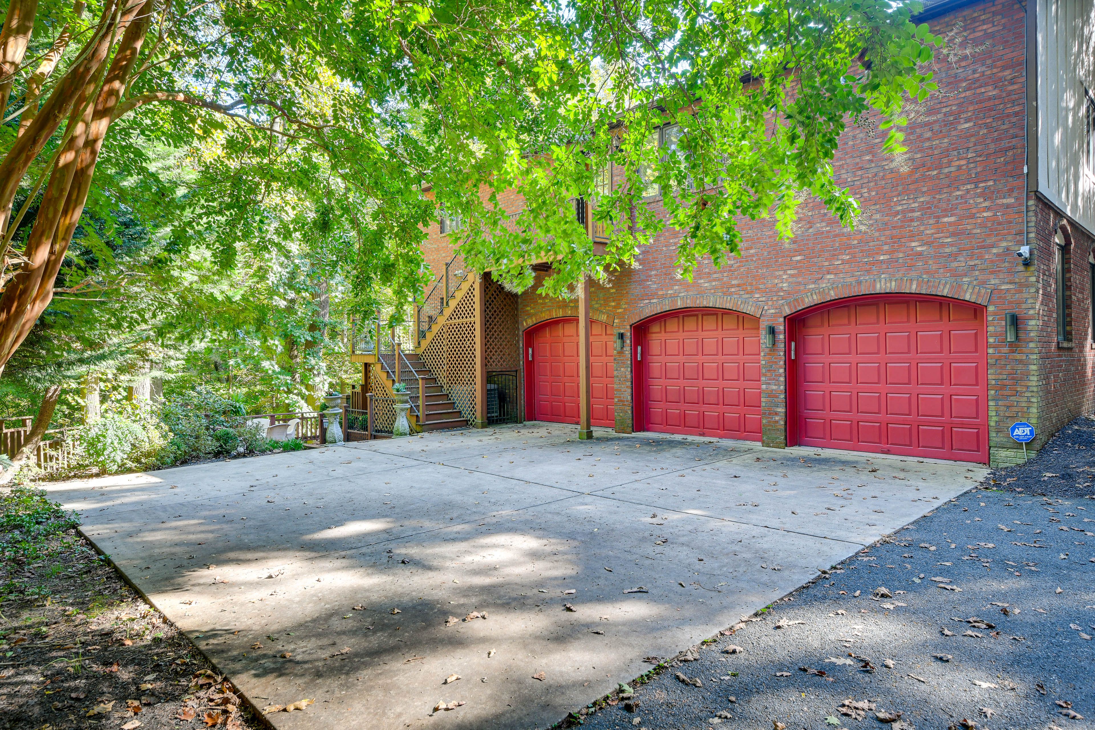 Parking | Shared Driveway (1 Vehicle)