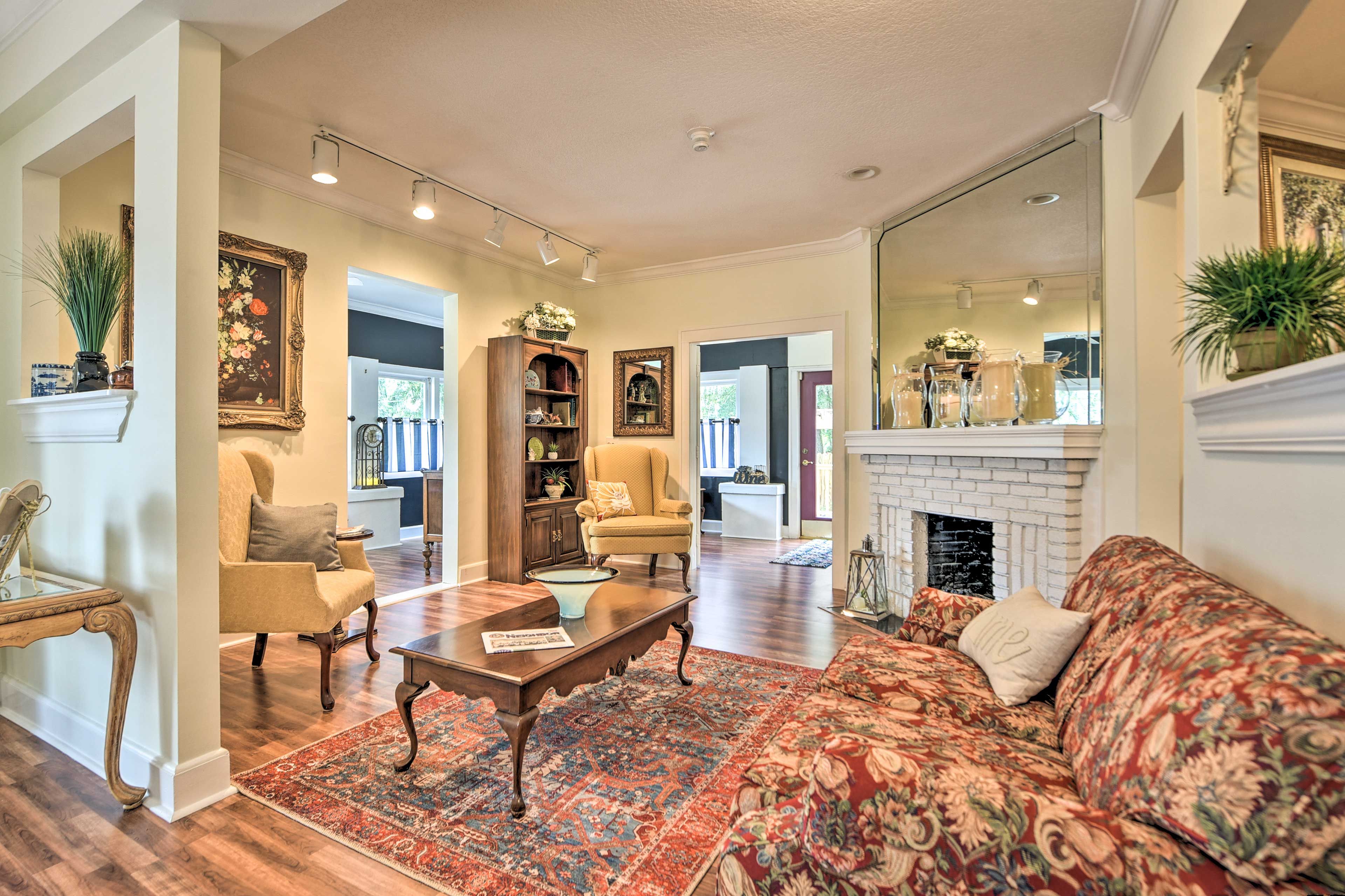 Living Room | Central A/C | Free WiFi