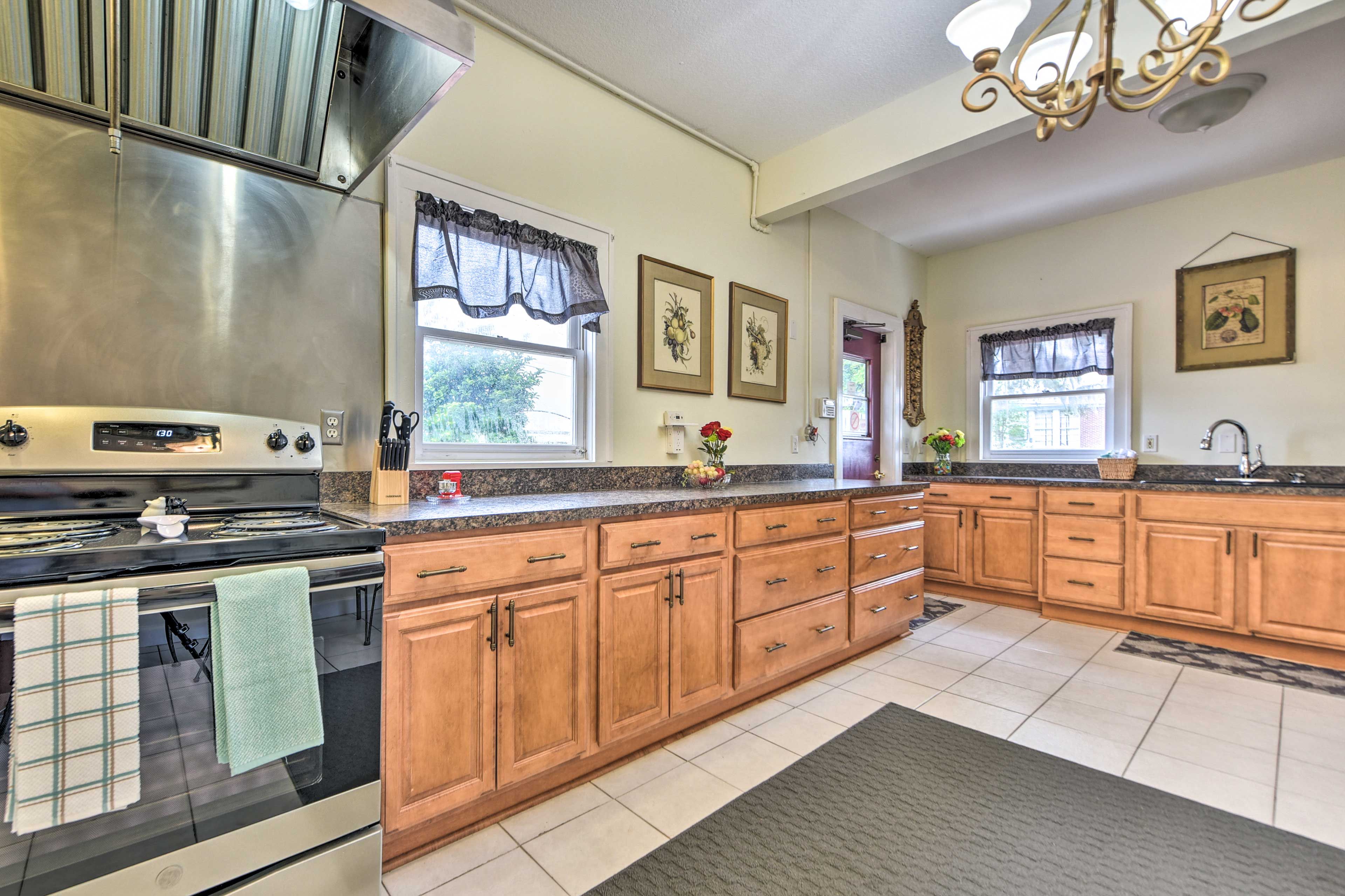 Fully Equipped Kitchen | Knife Set