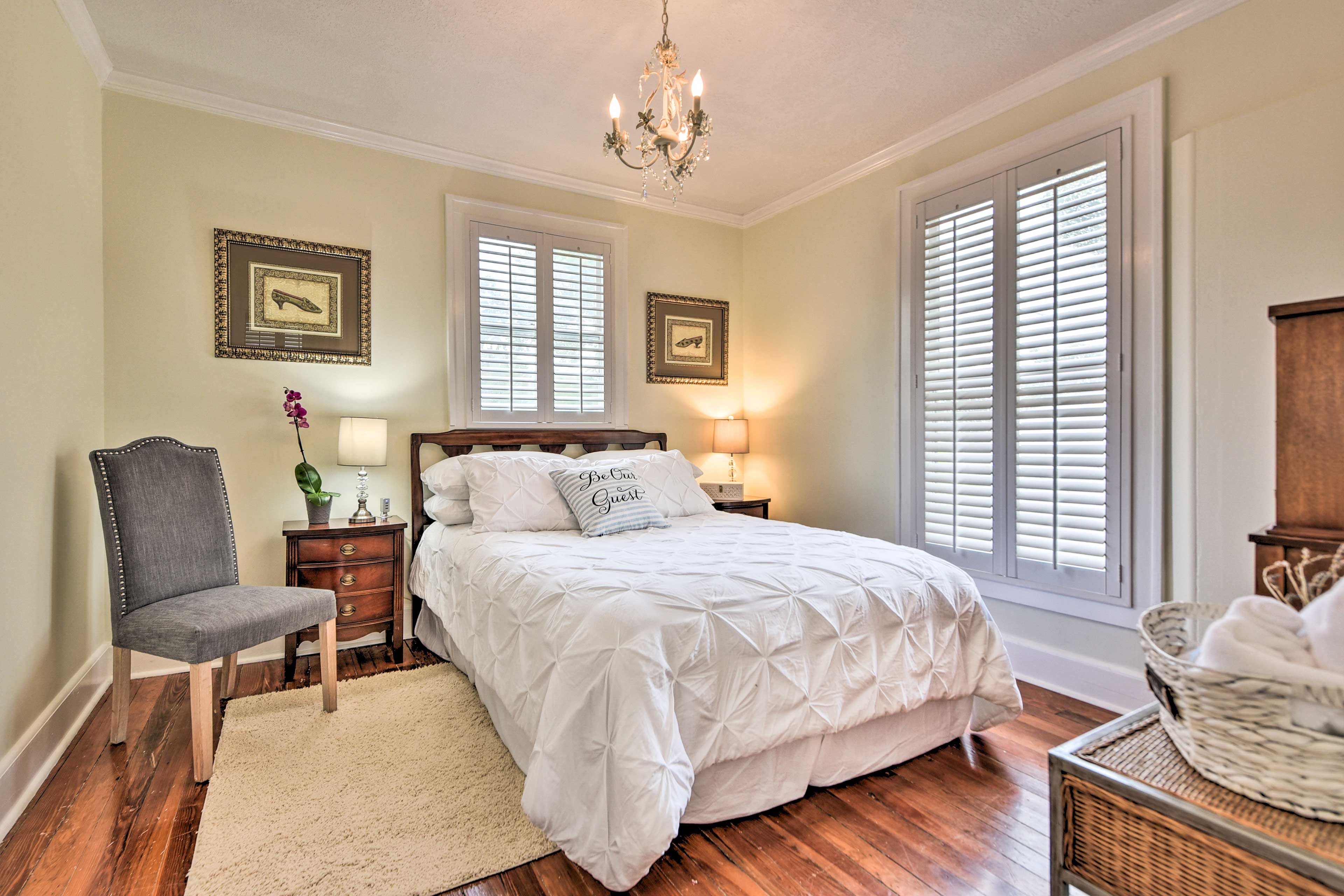 Bedroom 1 | Queen Bed