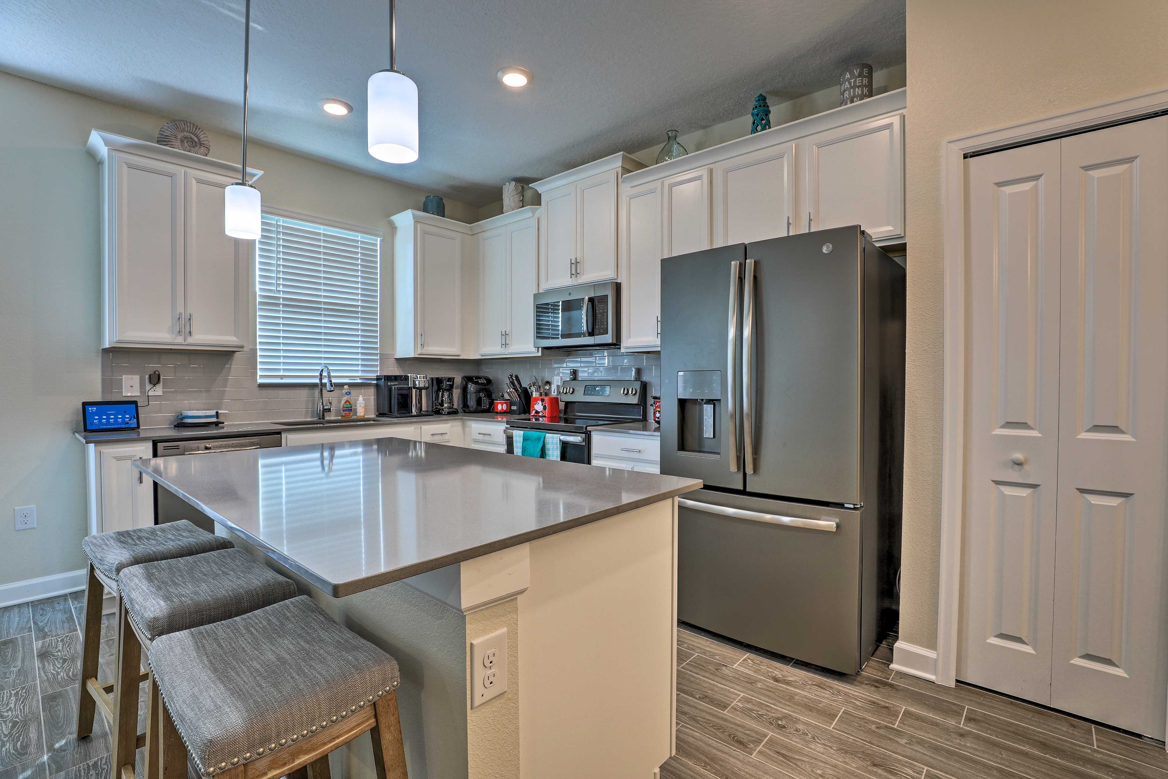 Cook your favorite recipes in the fully equipped kitchen.