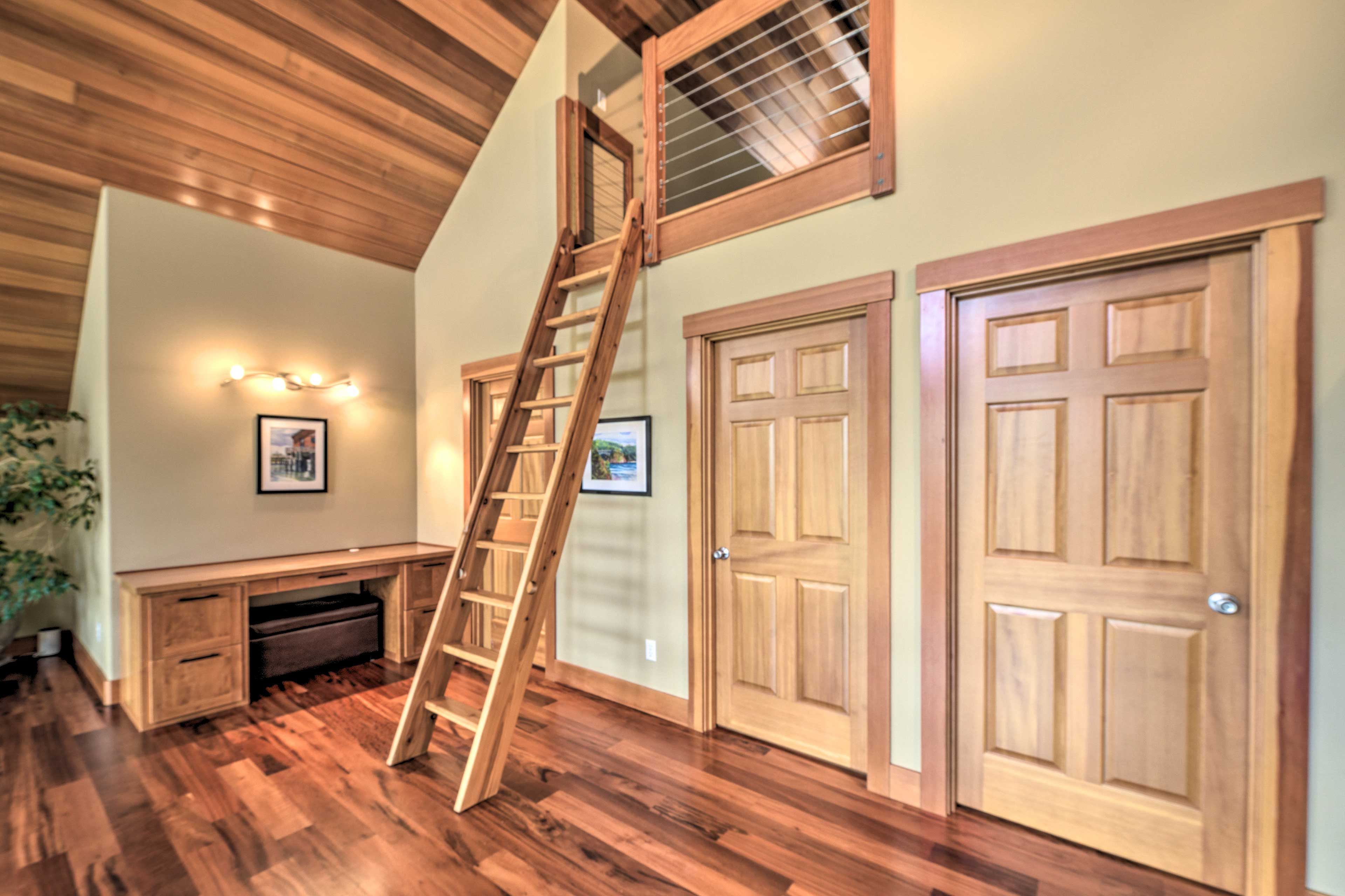 Loft | Queen Bed