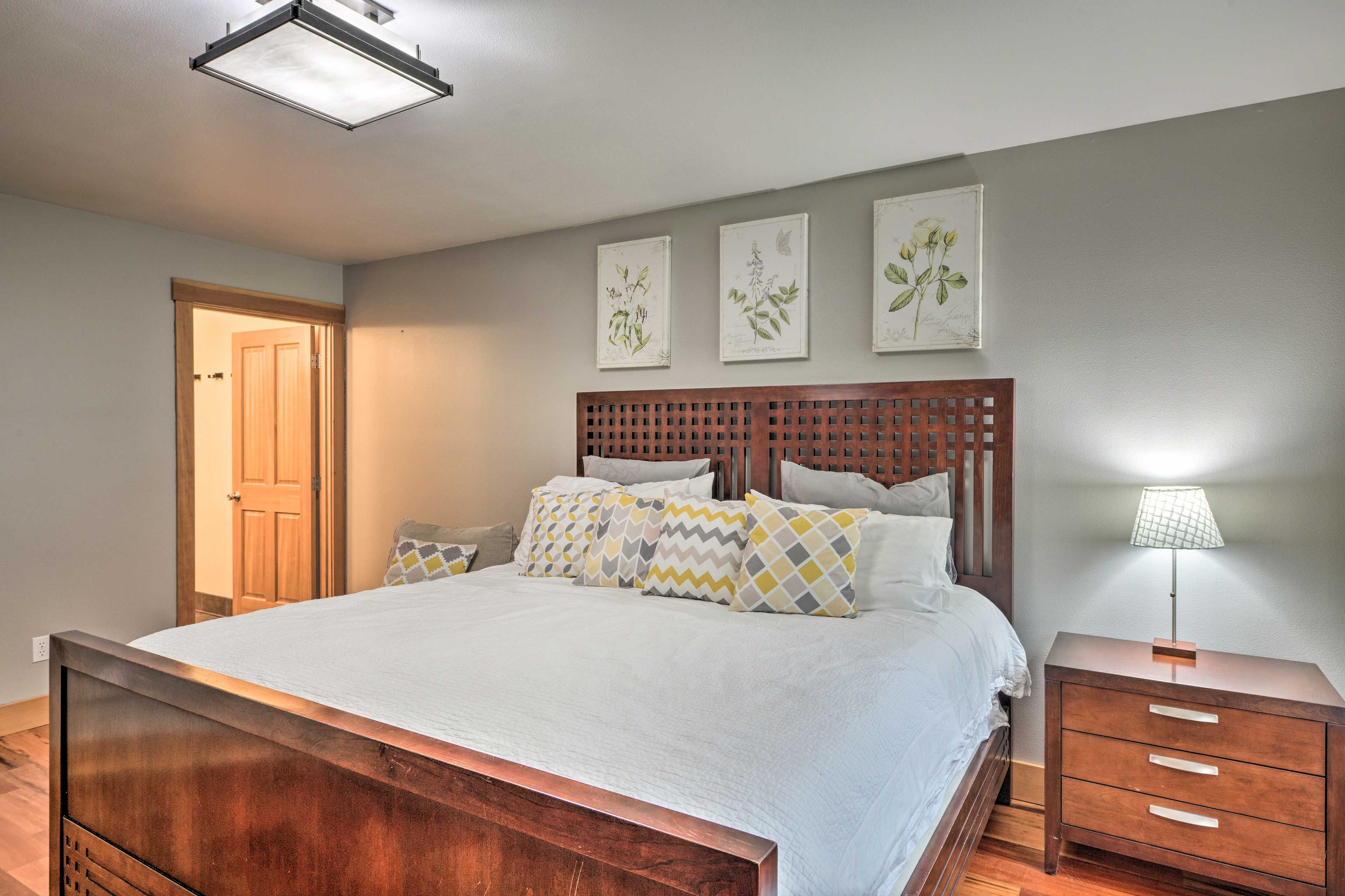 Bedroom 1 | King Bed | Linens Provided