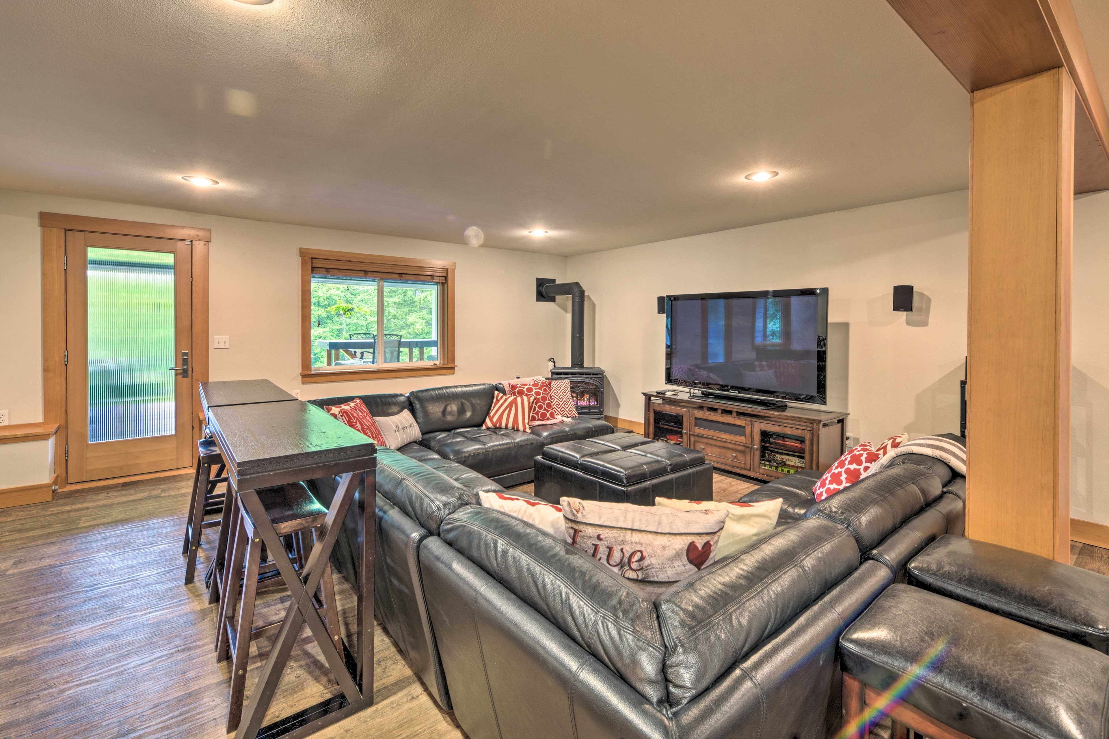 Game Room | Sleeper Sofa | Twin Daybed w/ Twin Trundle