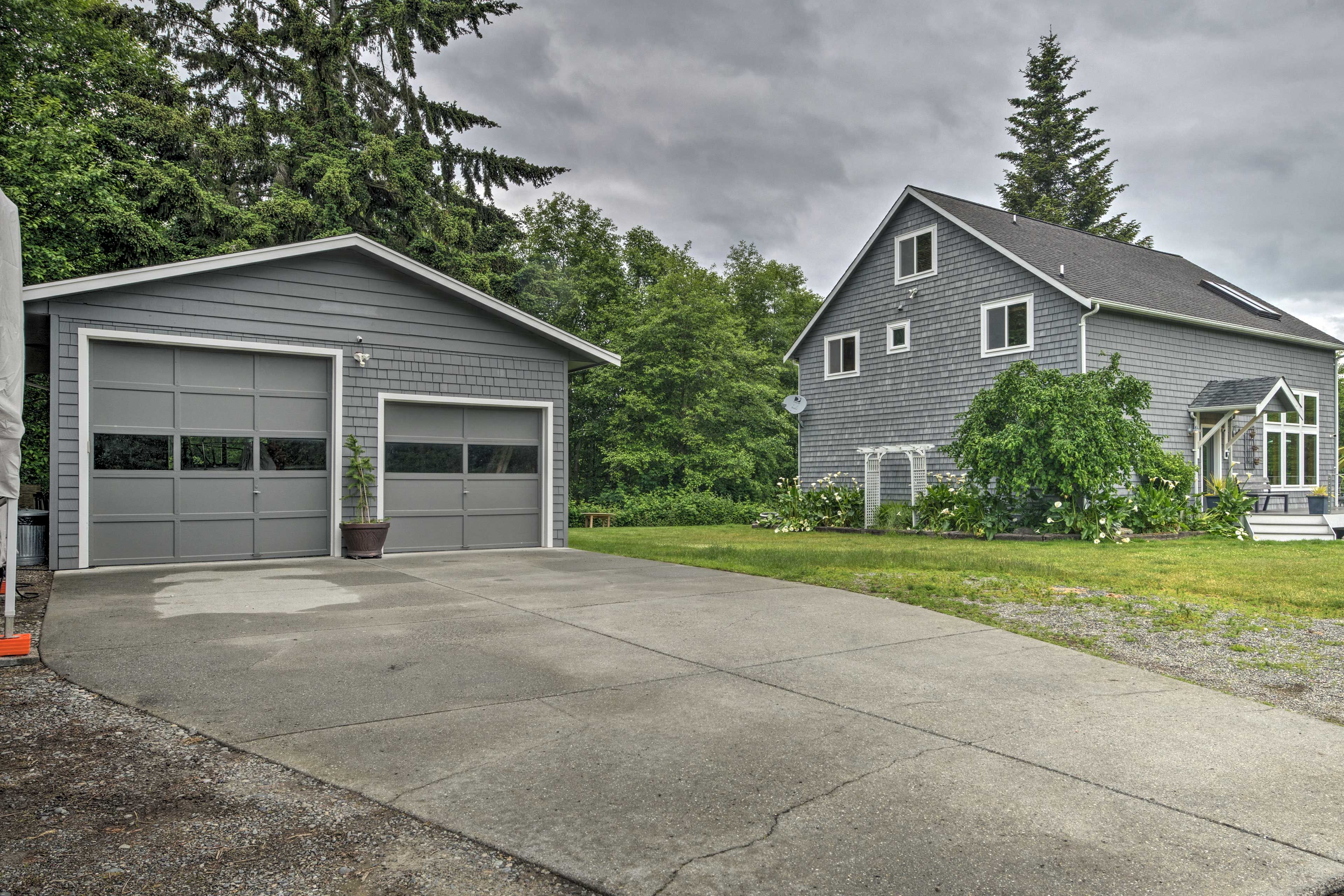 Parking | Driveway (6 Vehicles)