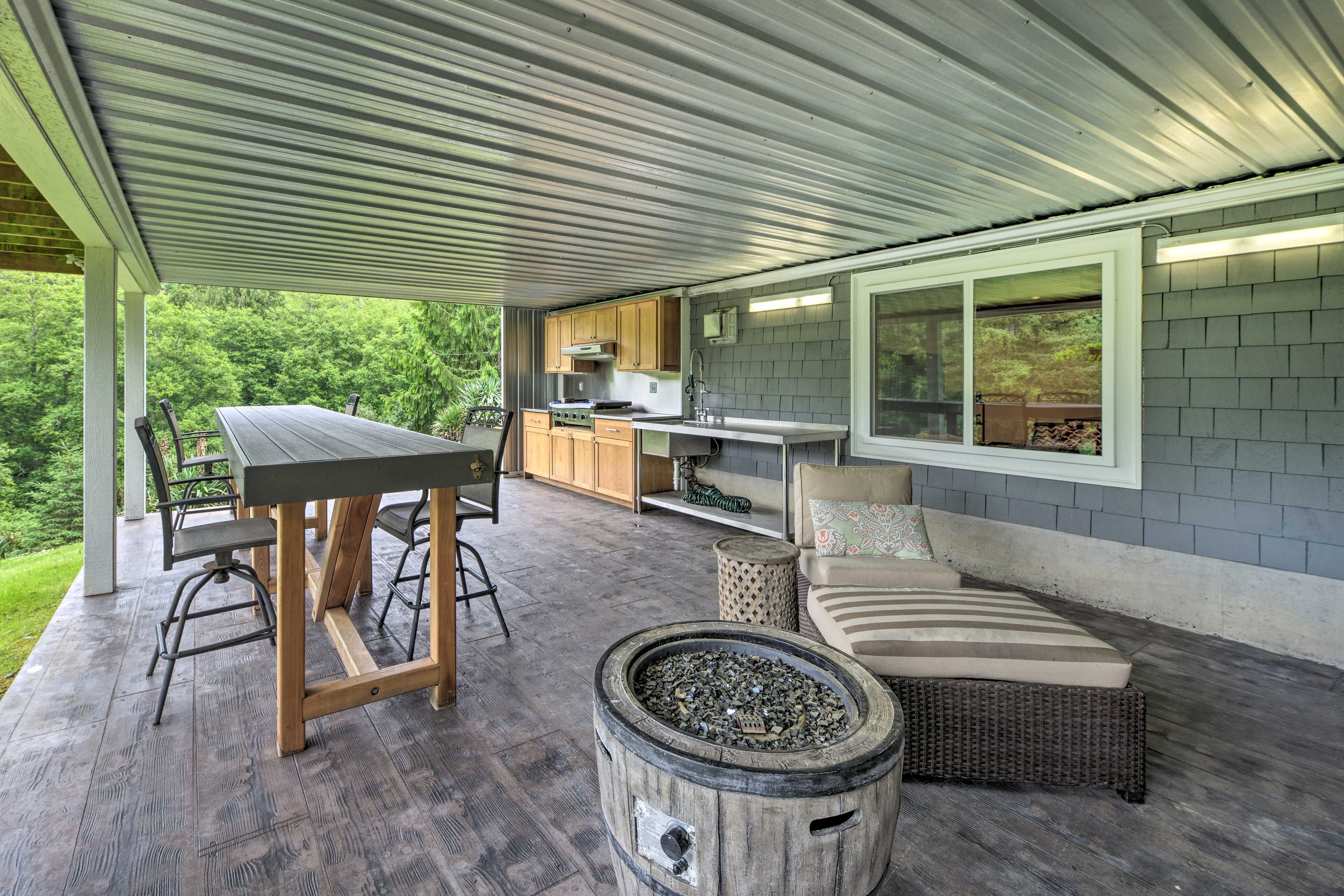 Lower Deck | Outdoor Kitchen