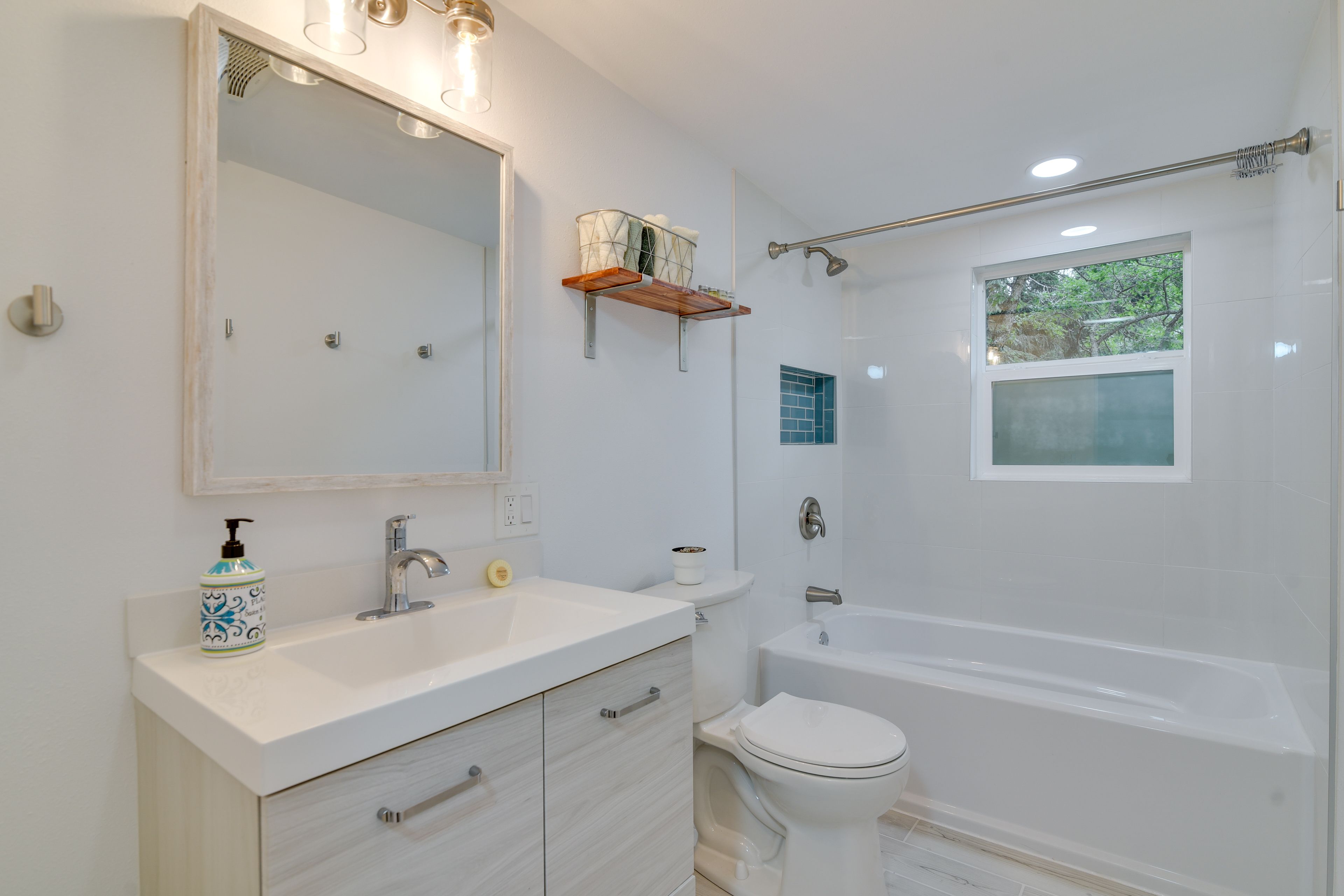 Full Bathroom