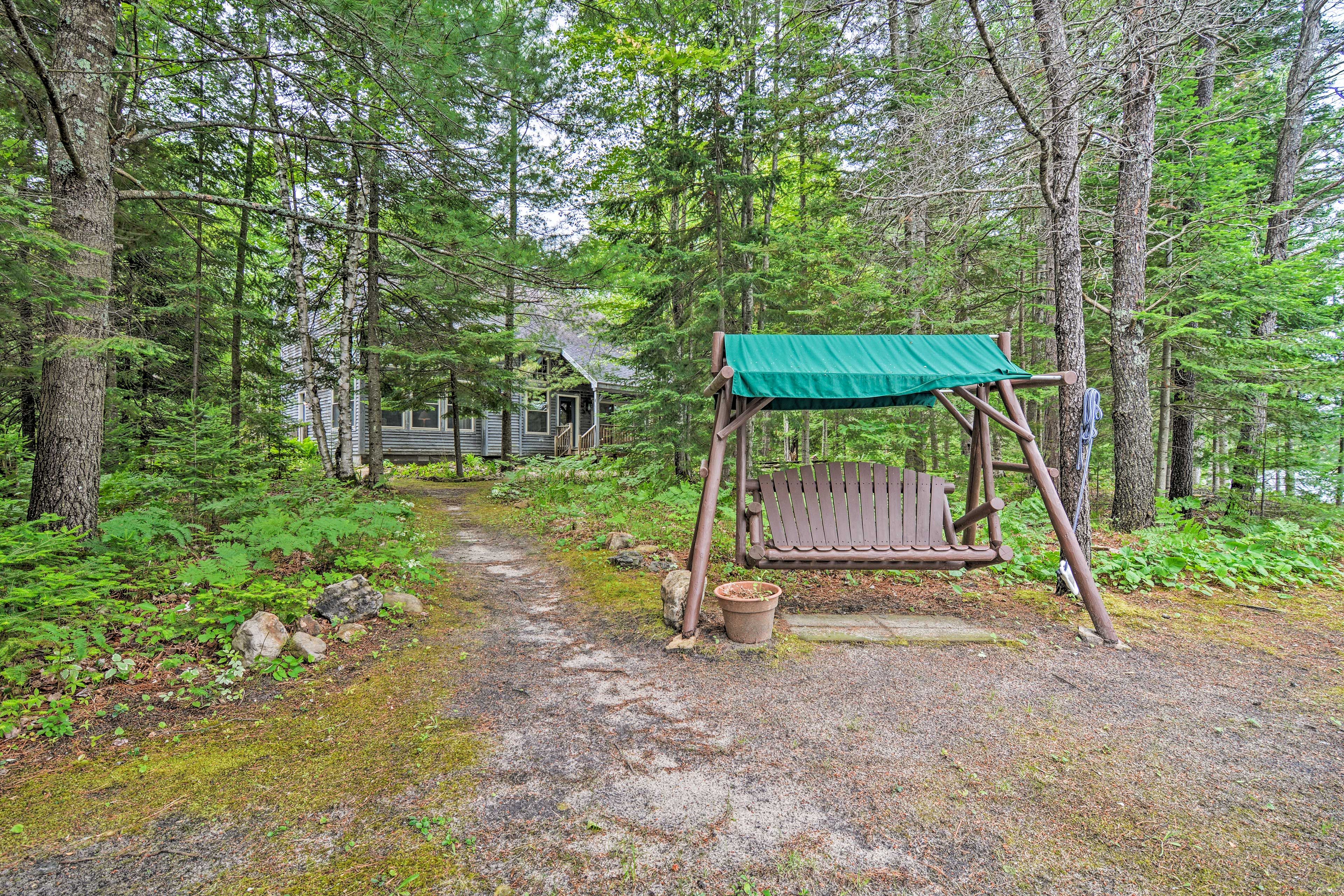 Private Exterior Space | Swinging Bench