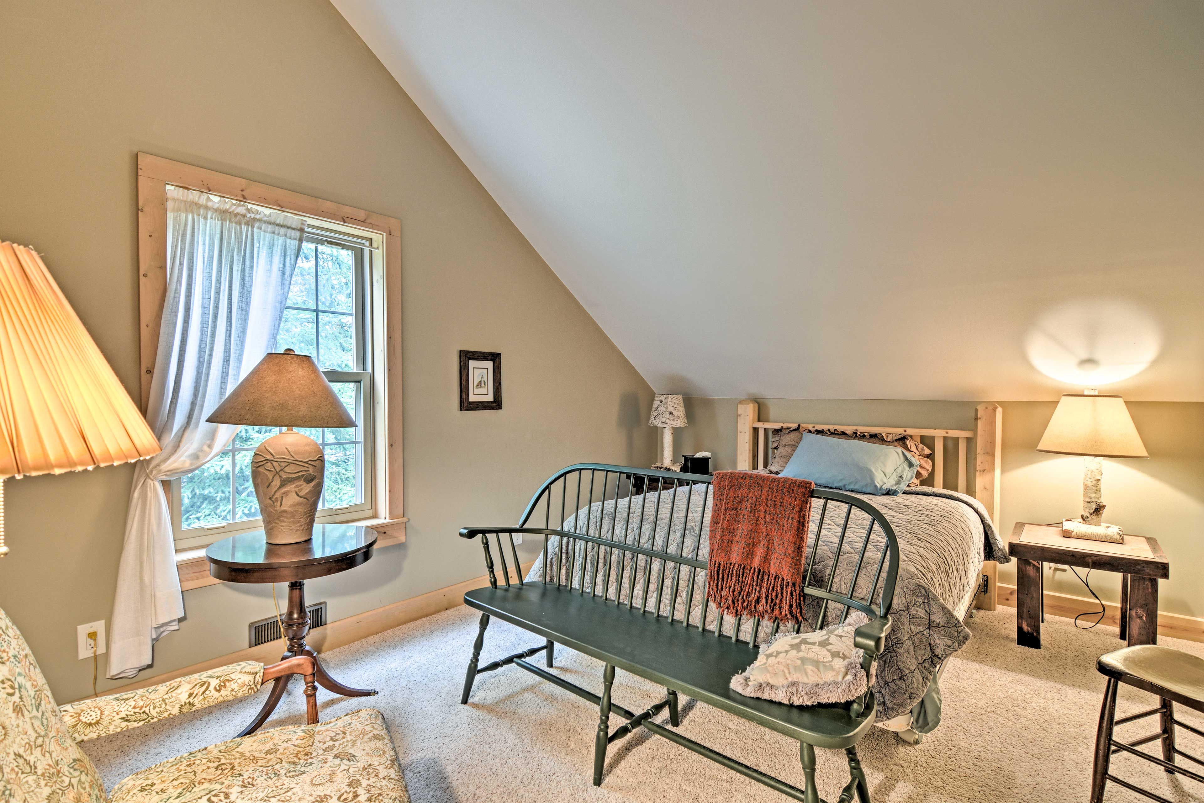 Bedroom 2 | Queen Bed