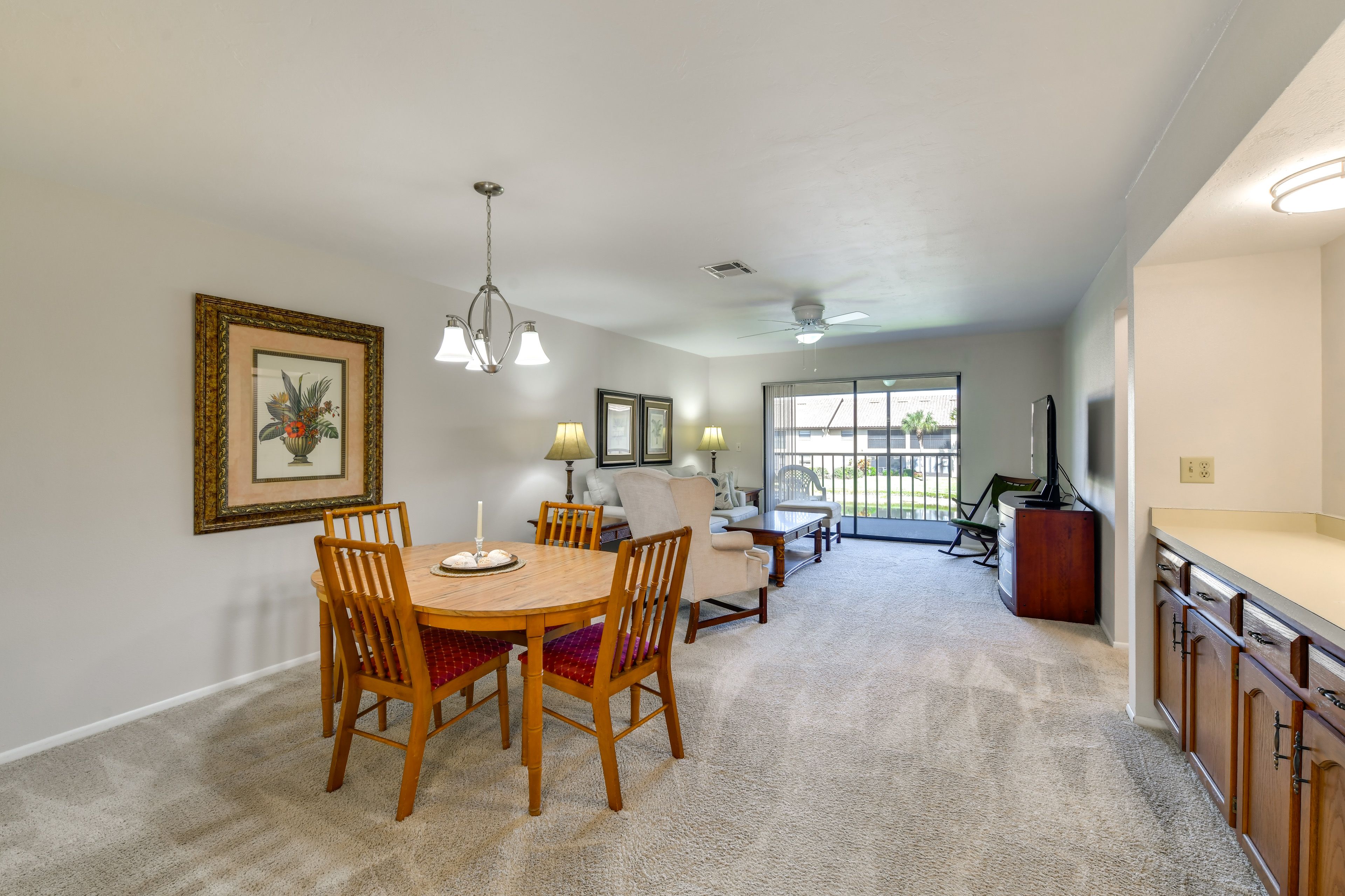 Dining Area | Dishware/Flatware Provided