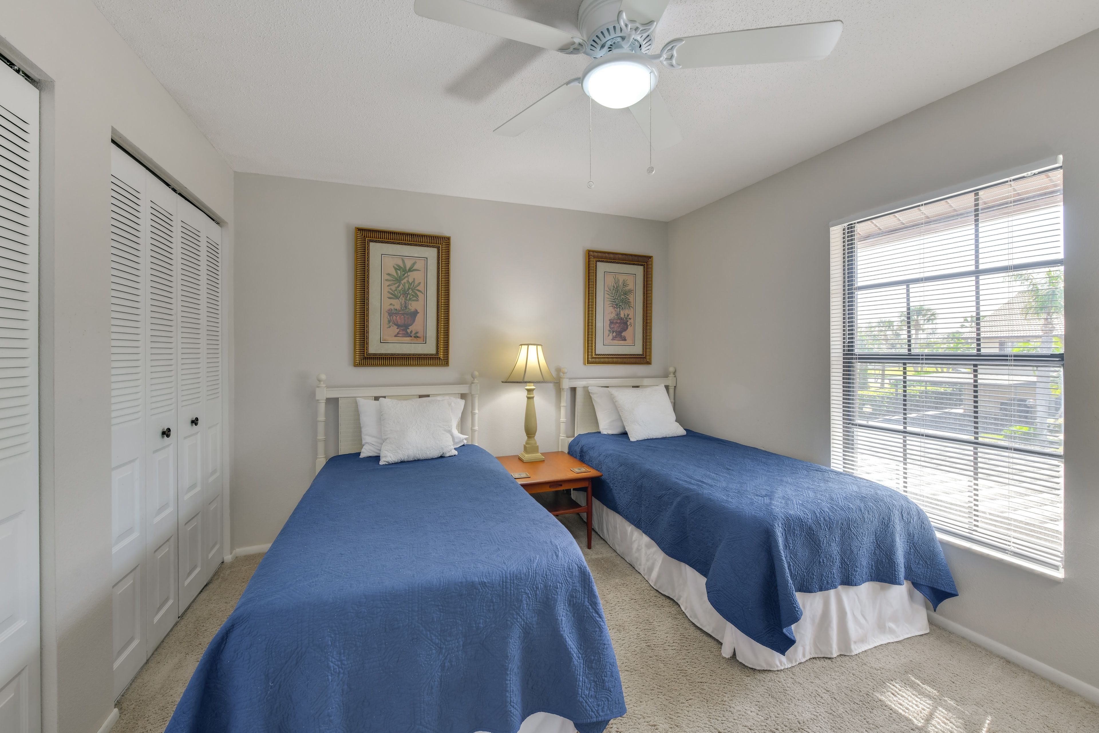 Bedroom 2 | 2 Twin Beds | Smart TV