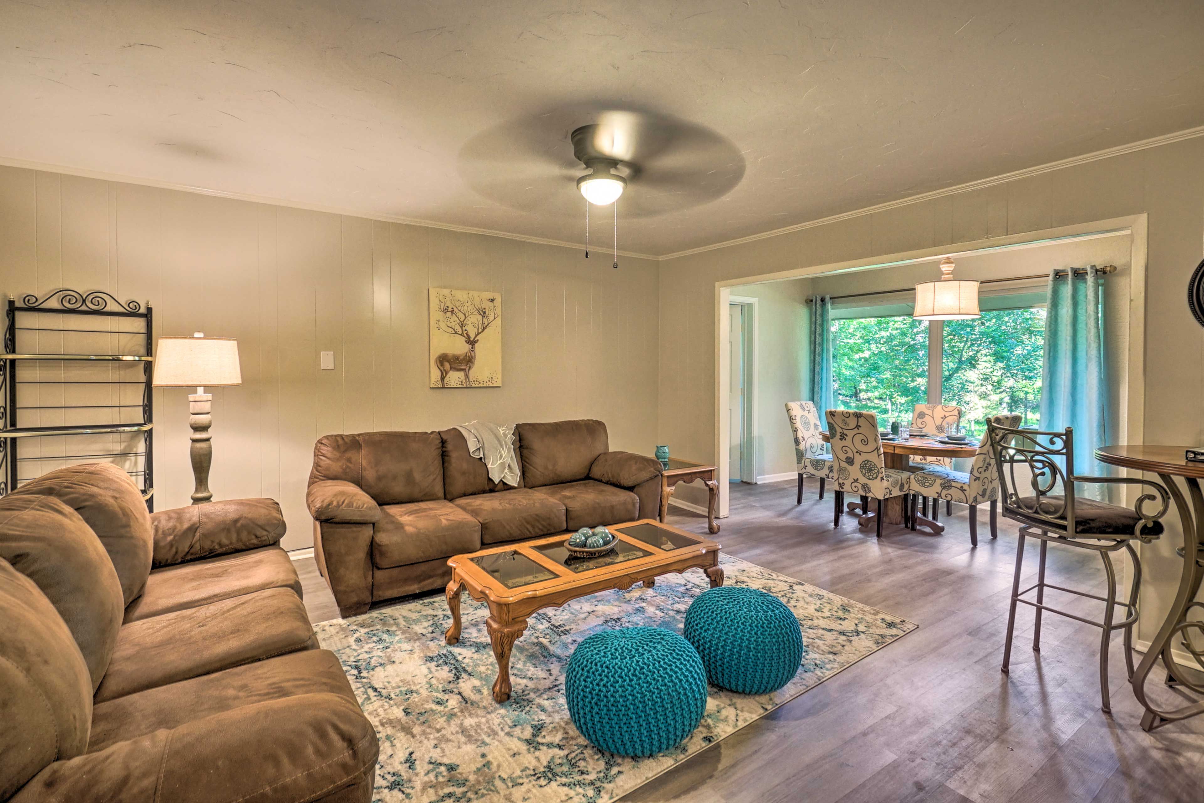 Living Room | Free WiFi | Cable TV | Central A/C & Heat