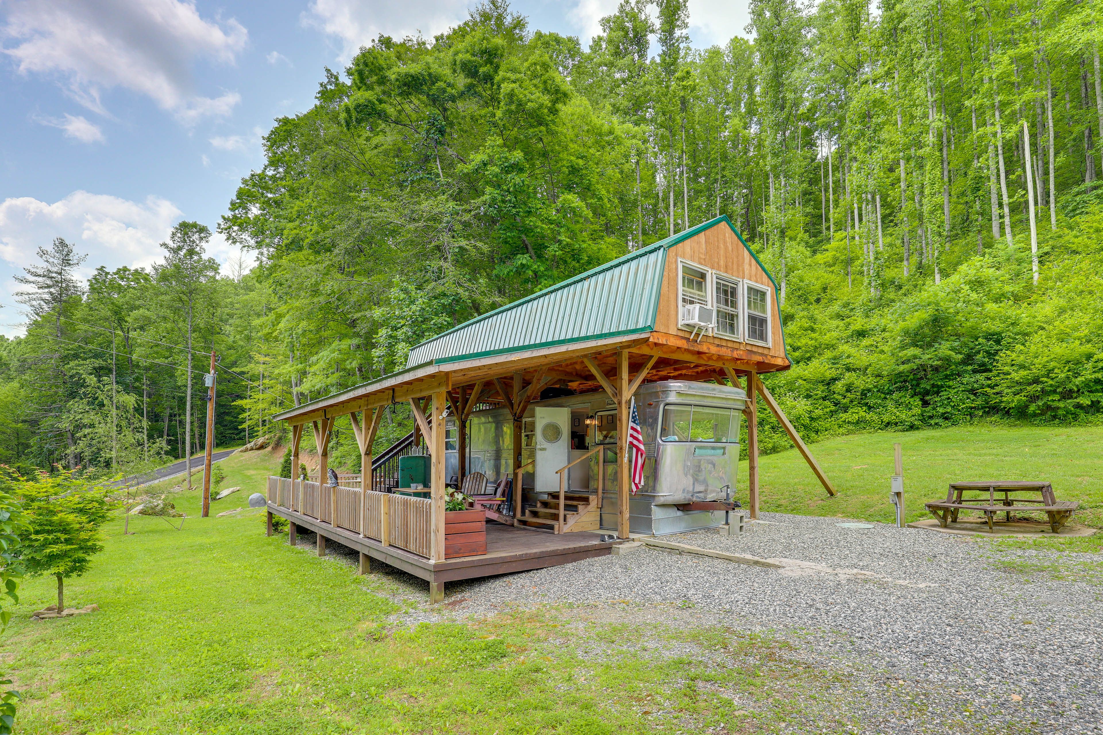 Marshall Vacation Rental | 2BR | 2BA | 900 Sq Ft | Stairs Required to Access