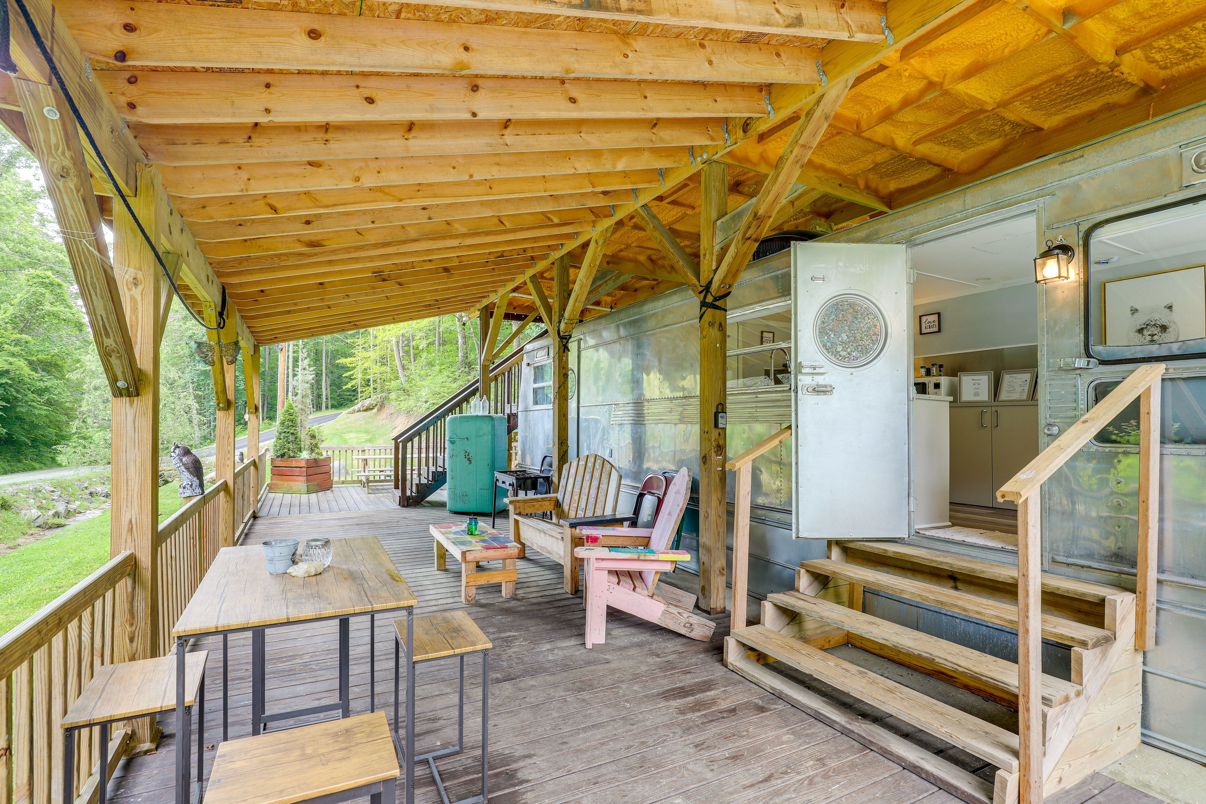 Covered Deck | Dining & Lounge Furniture