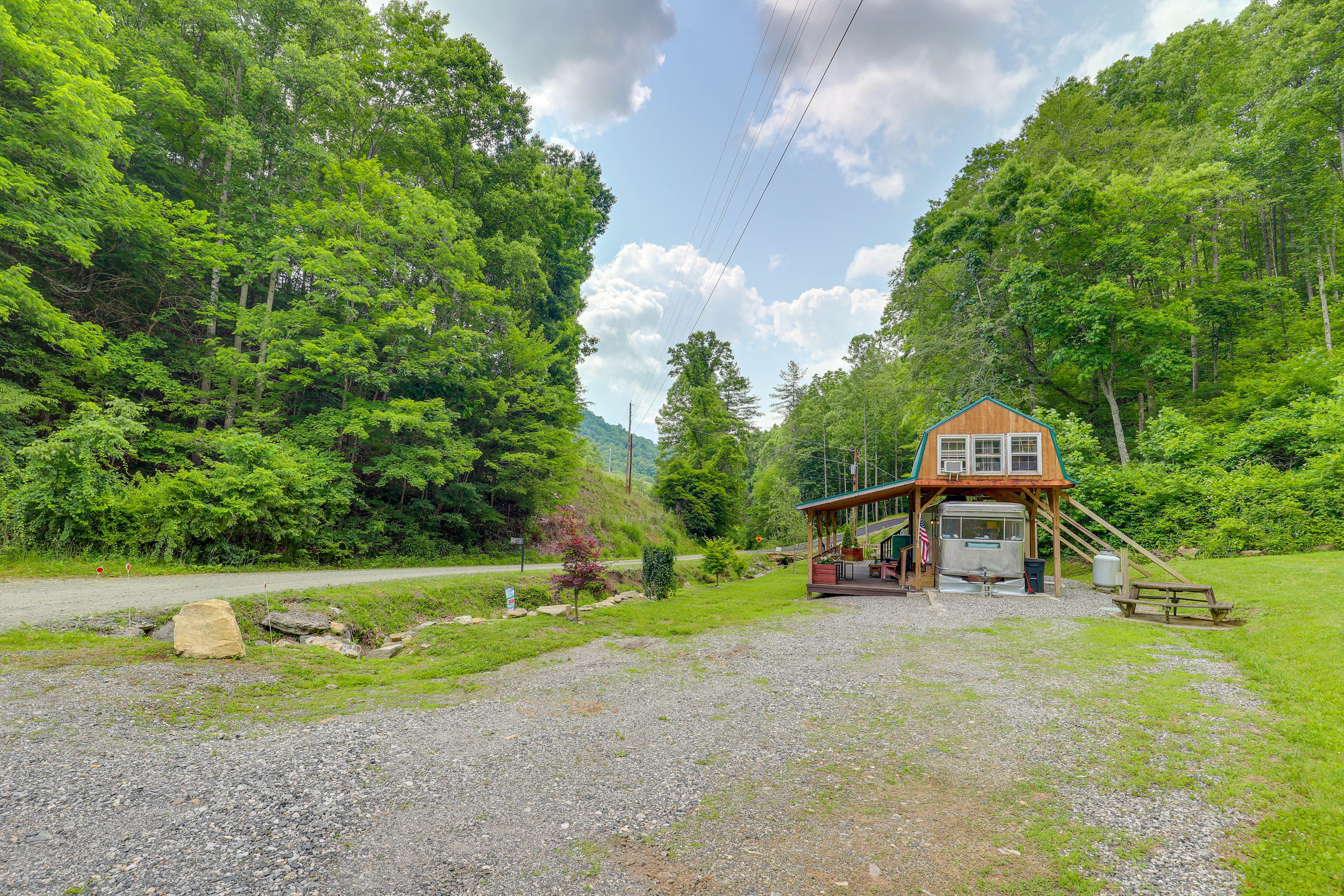 Parking | Gravel Driveway (4 Vehicles)