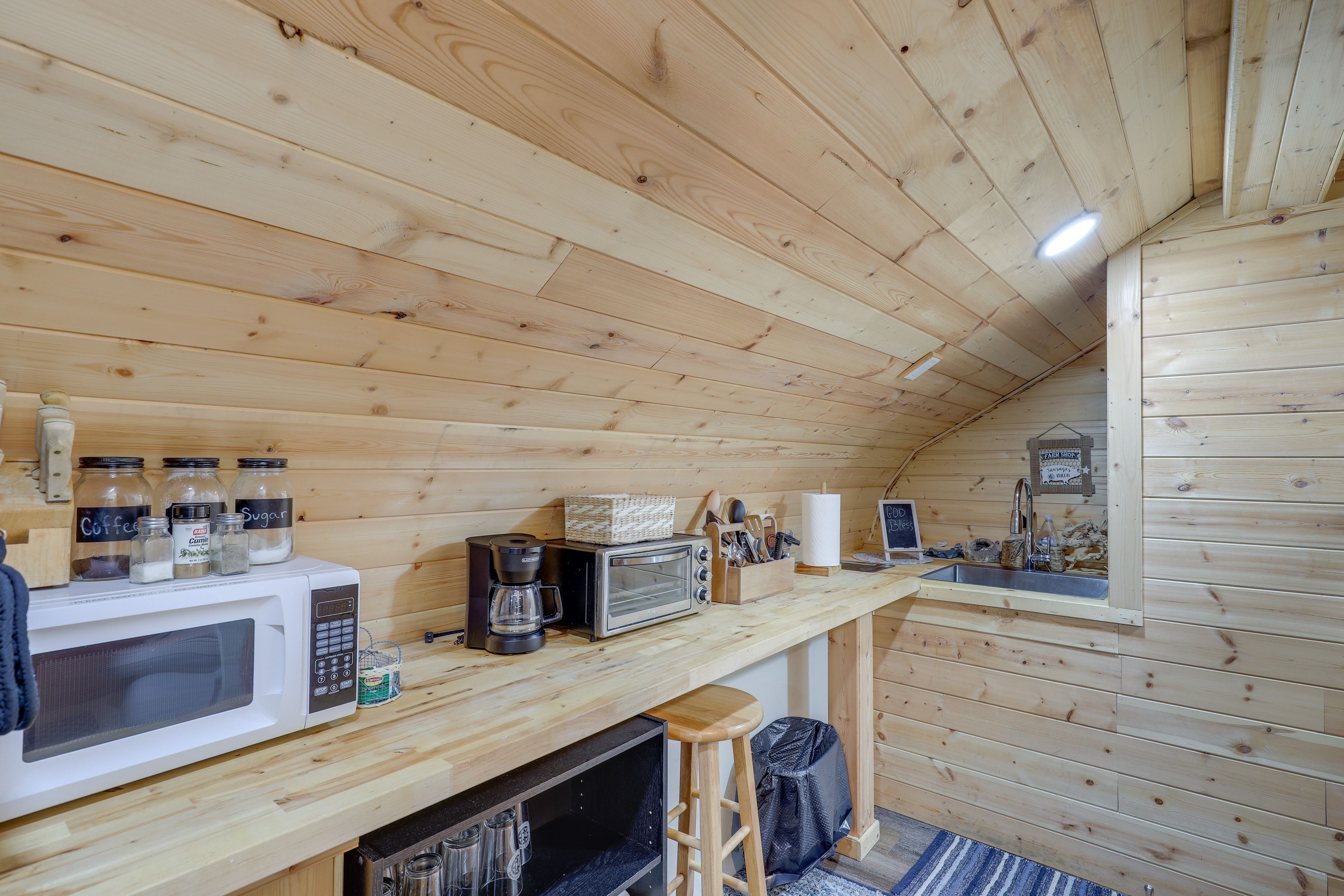 Custom Canopy Apartment | Kitchenette