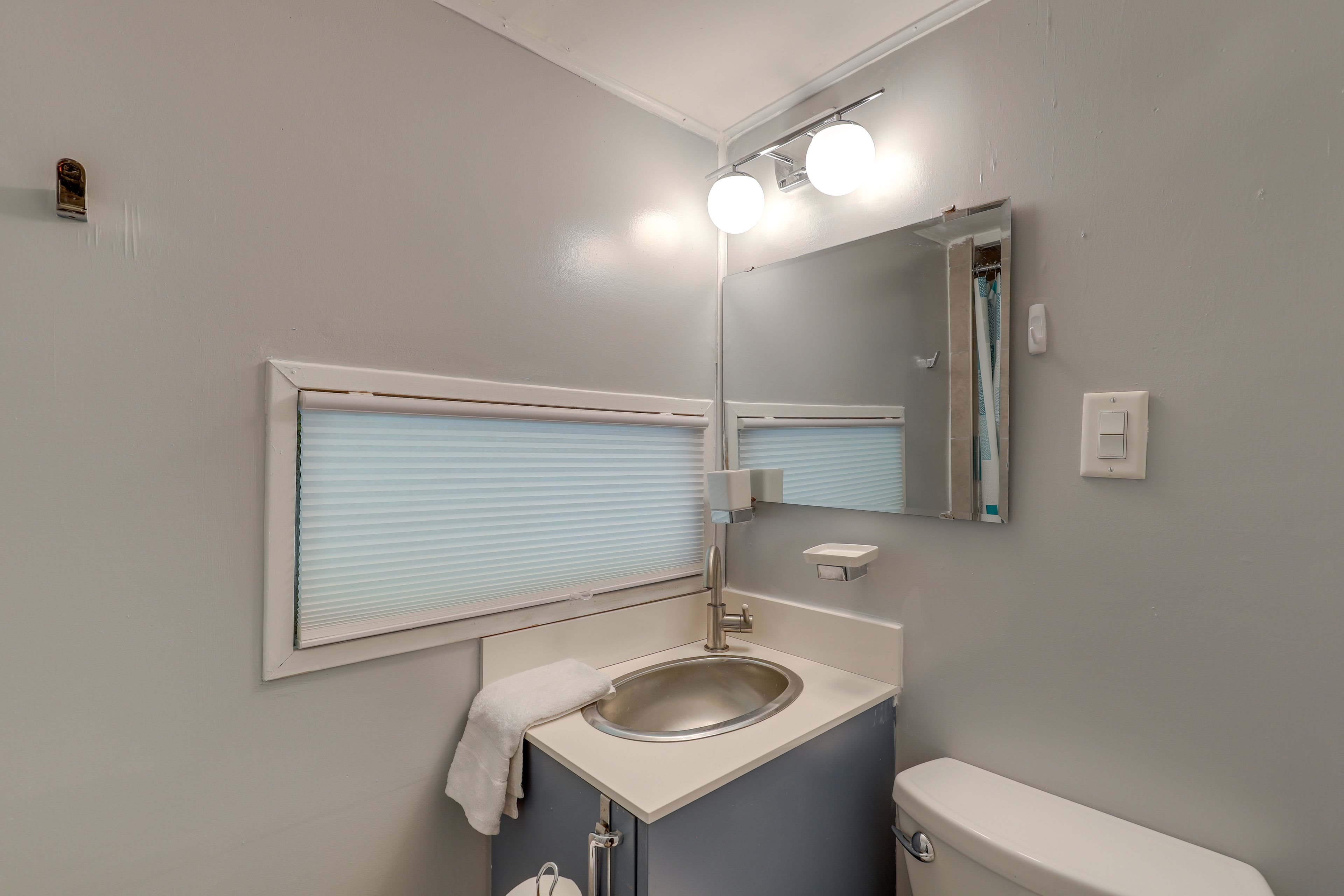 Full Bathroom | Towels & Linens Provided
