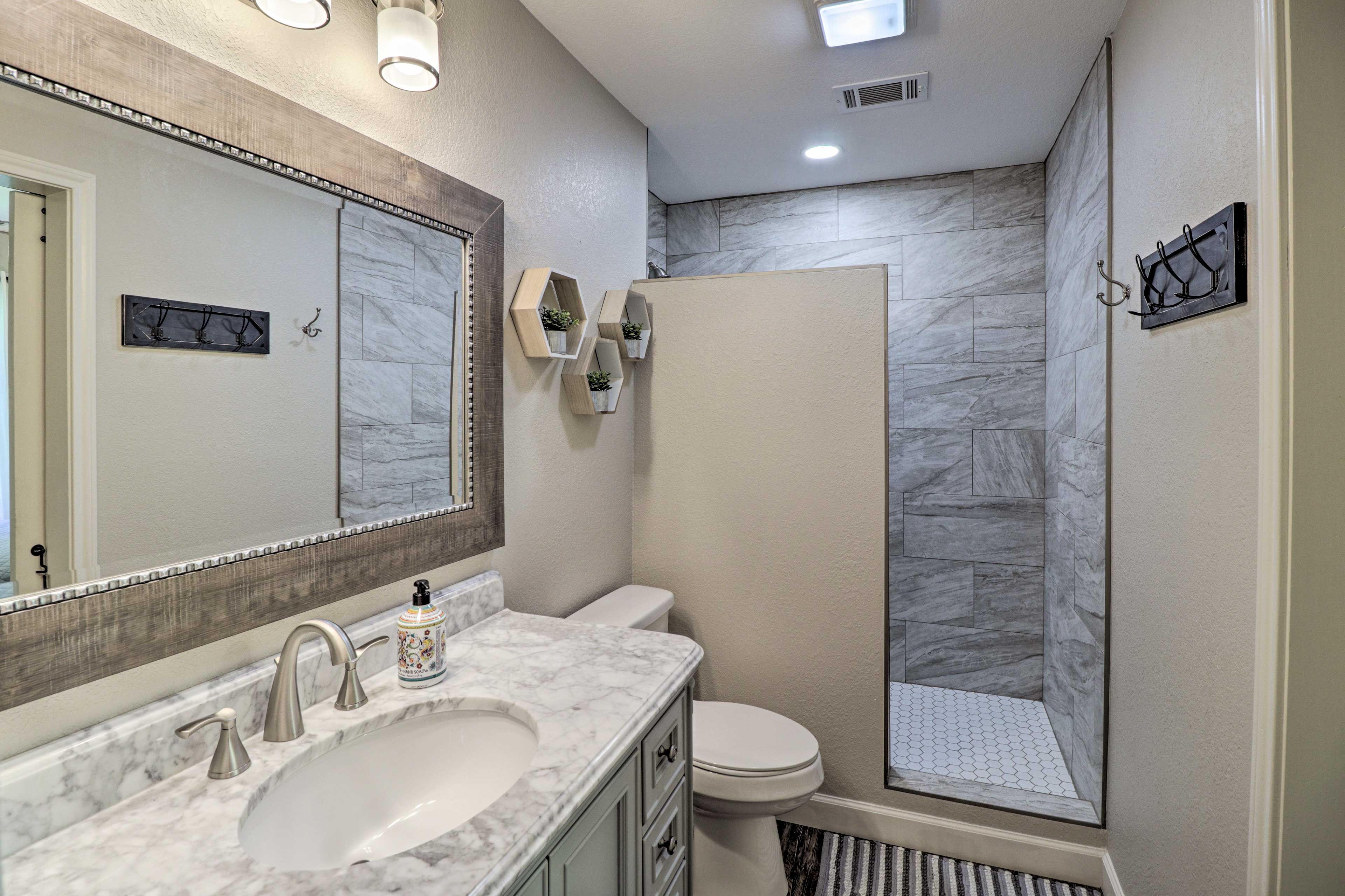En-Suite Bathroom | Towels Provided