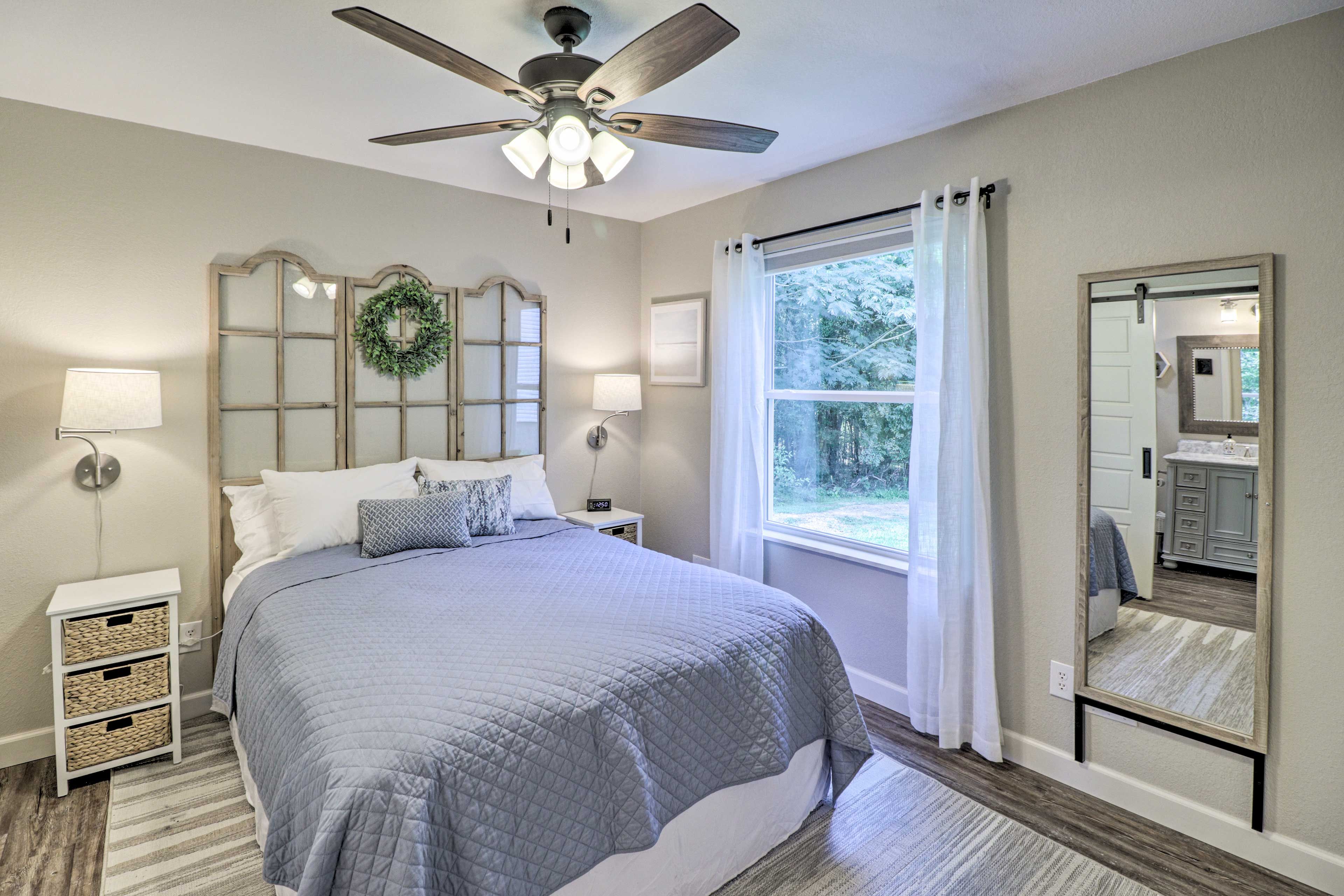 Bedroom 1 | Queen Bed | Linens Provided