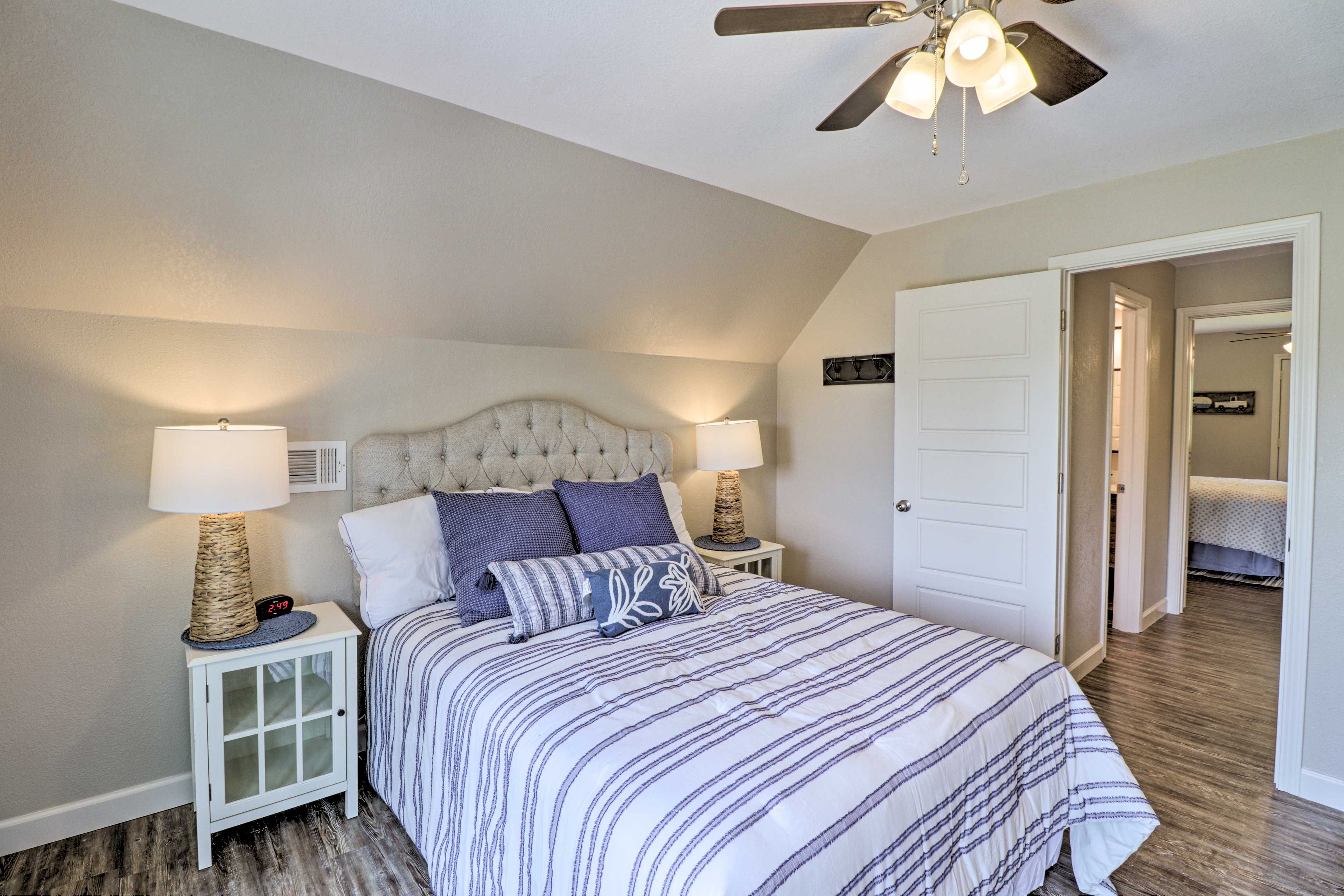 Bedroom 3 | Queen Bed
