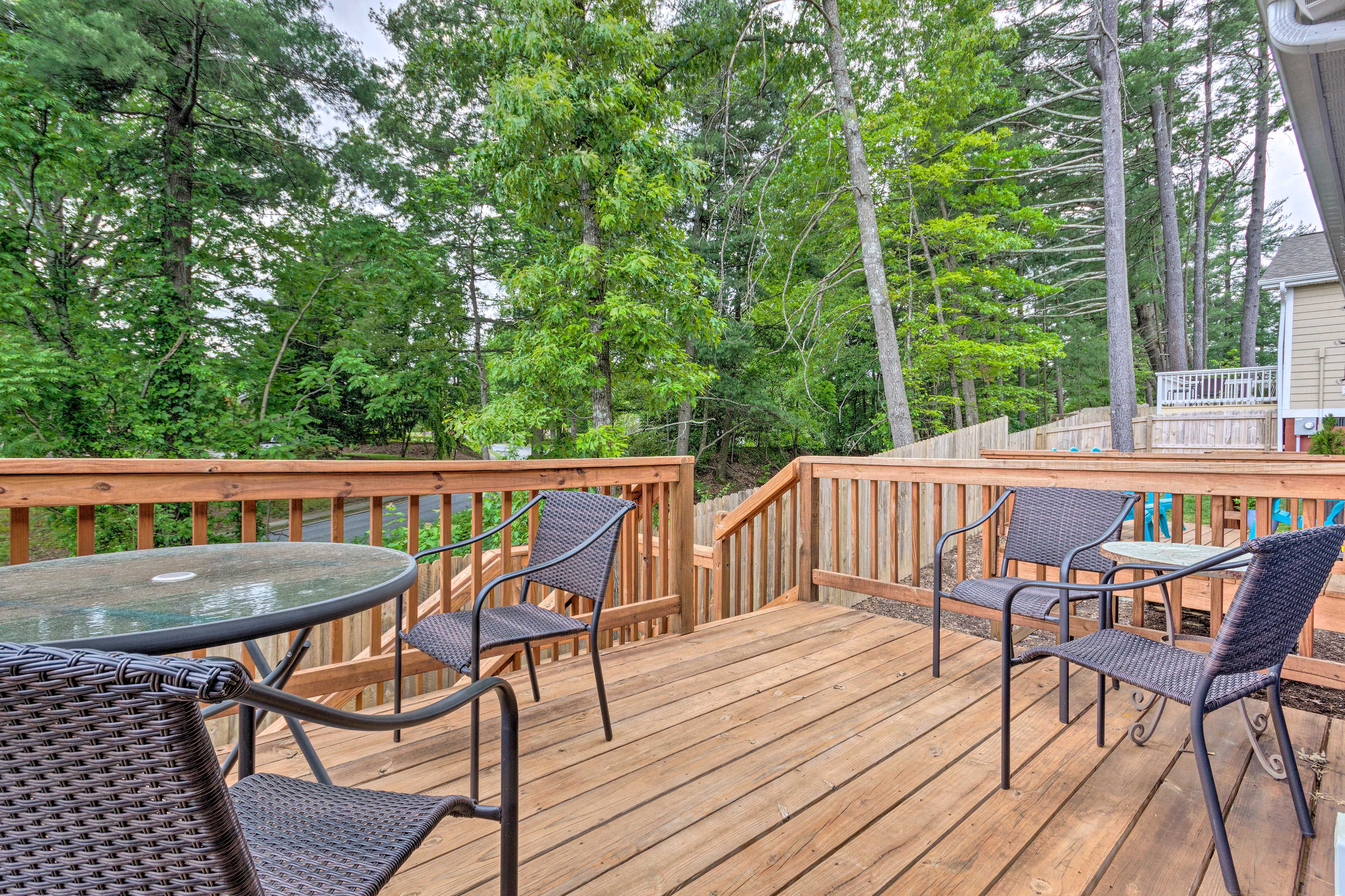 Furnished Deck | Outdoor Dining