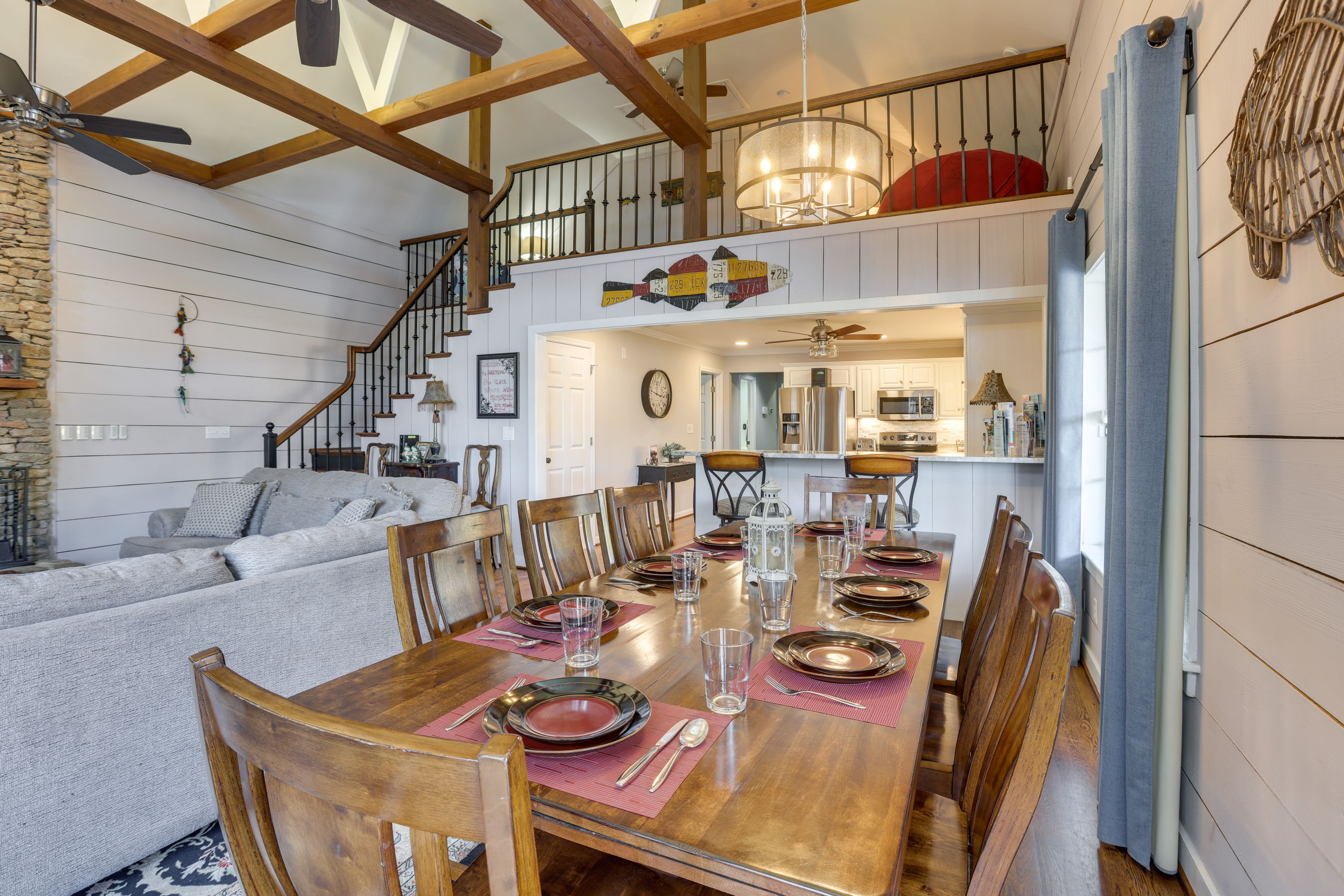 Dining Area | Dishware & Flatware Provided