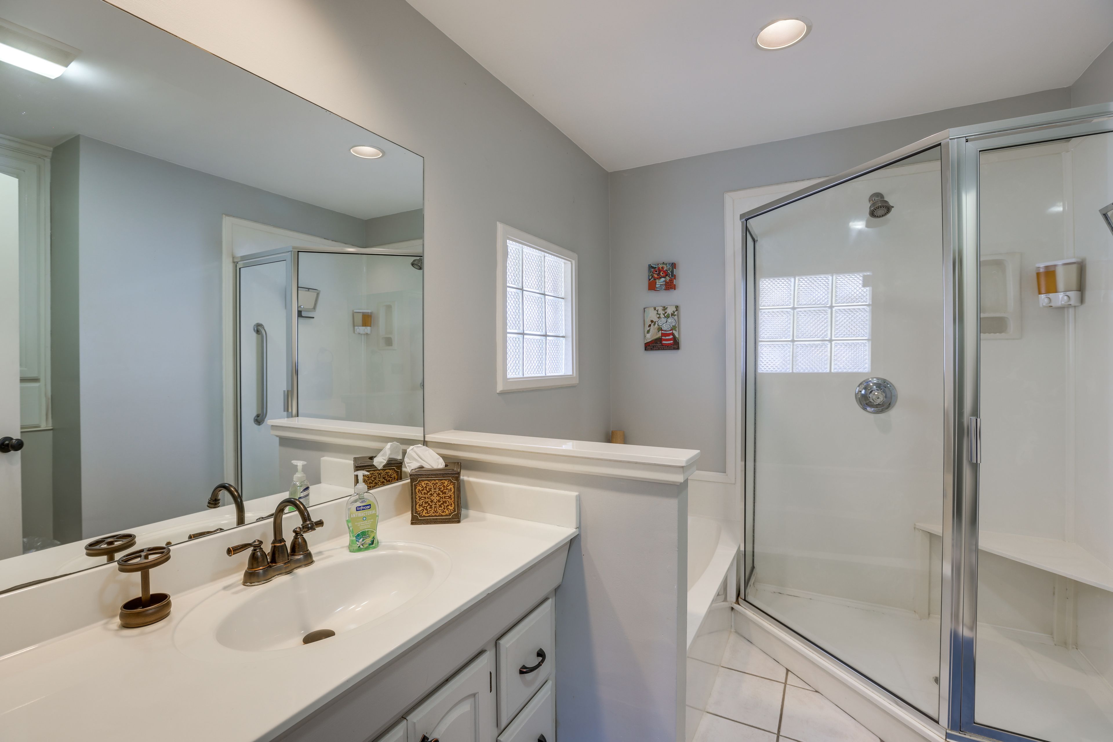 En-Suite Bathroom | Towels Provided