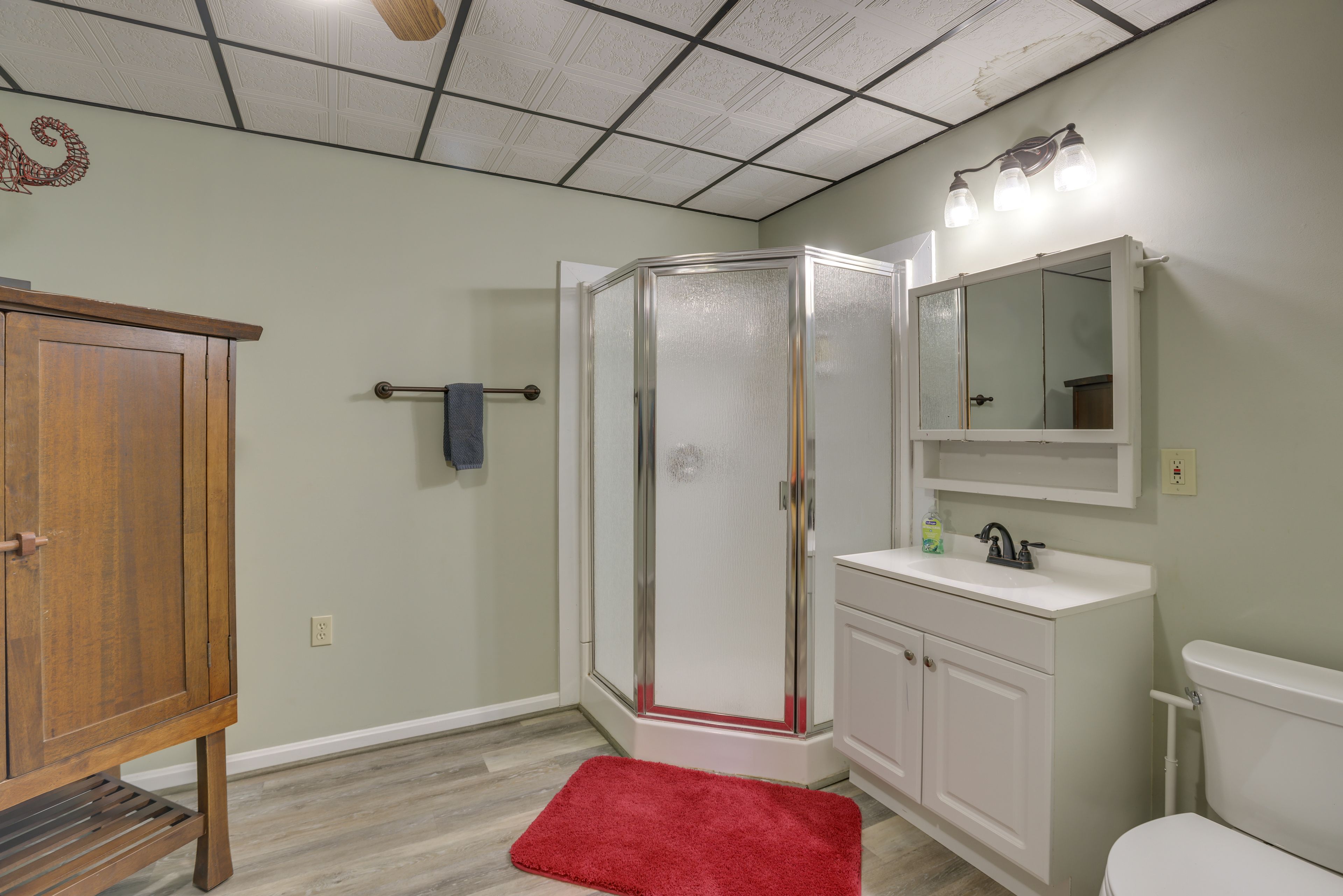 Full Bathroom | Walk-In Shower