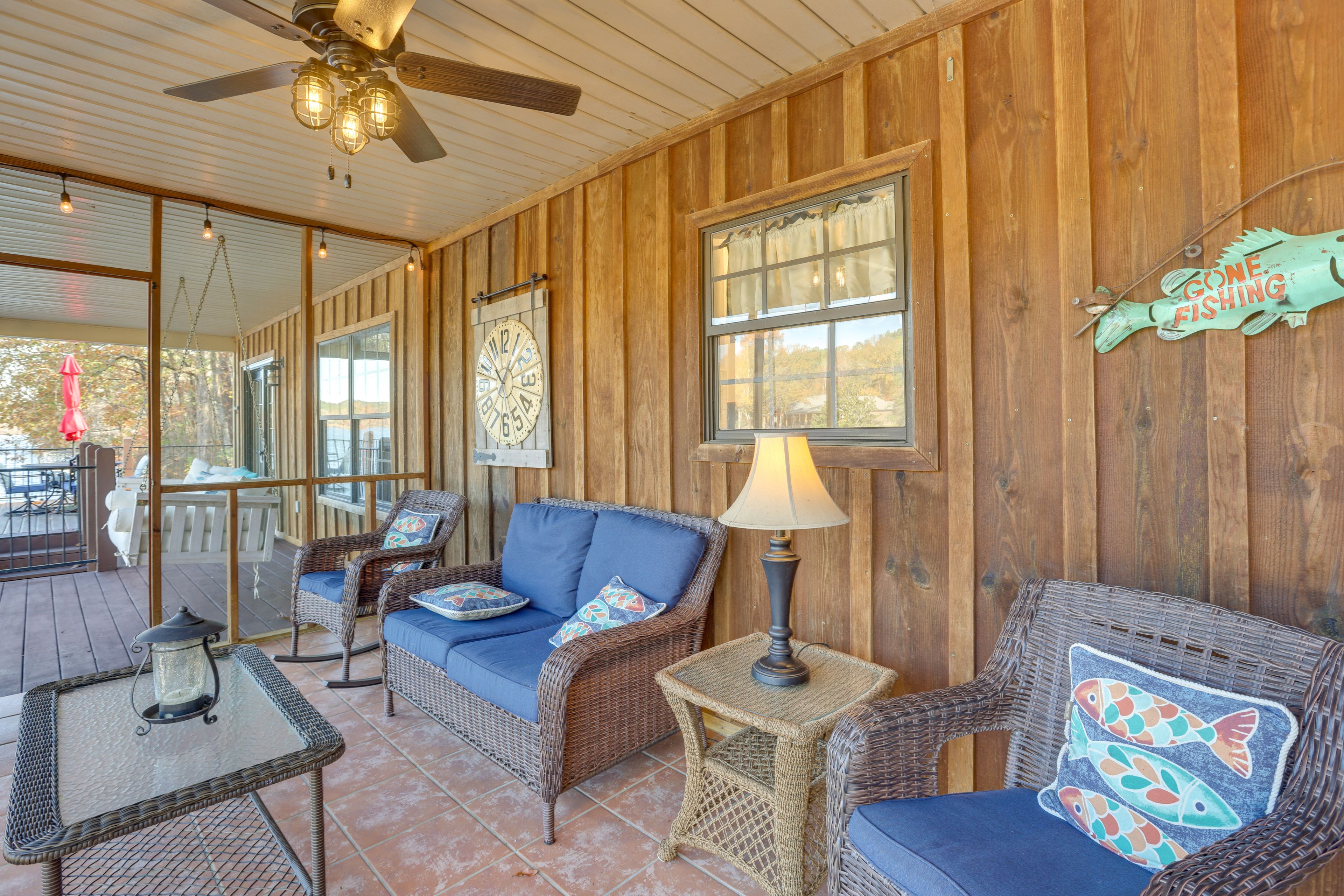 Private Screened-In Deck | Outdoor Seating