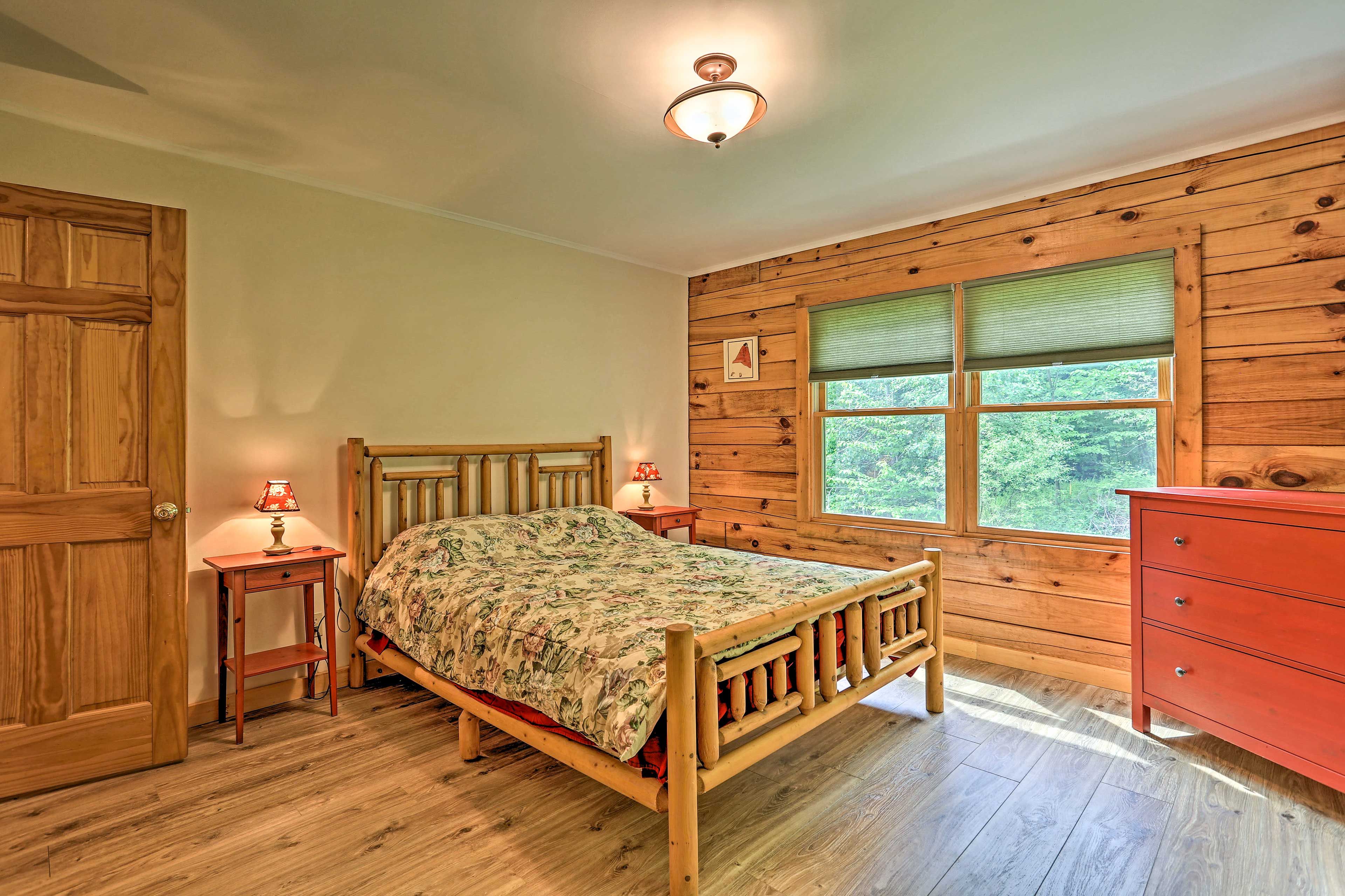 Bedroom 2 | Queen Bed