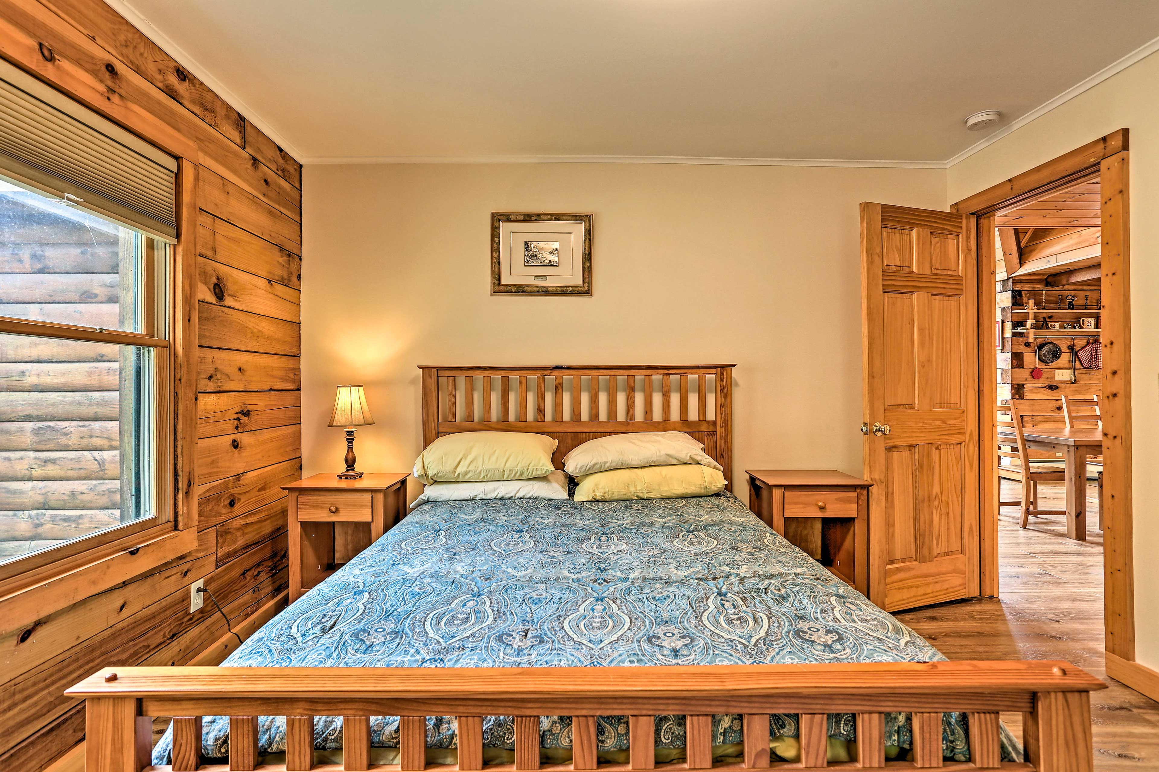 Bedroom 3 | Queen Bed