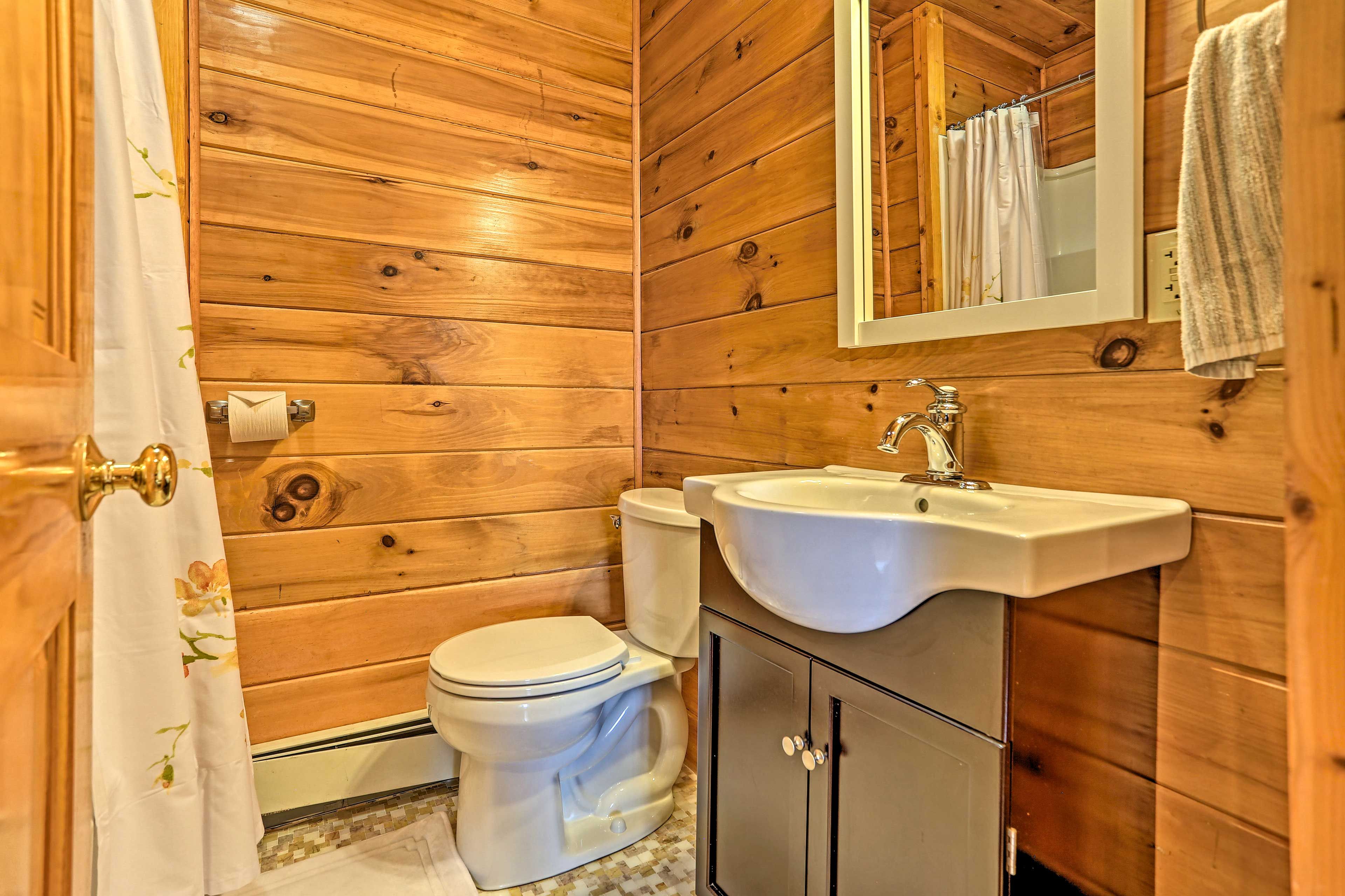 En-Suite Bathroom | Towels Provided