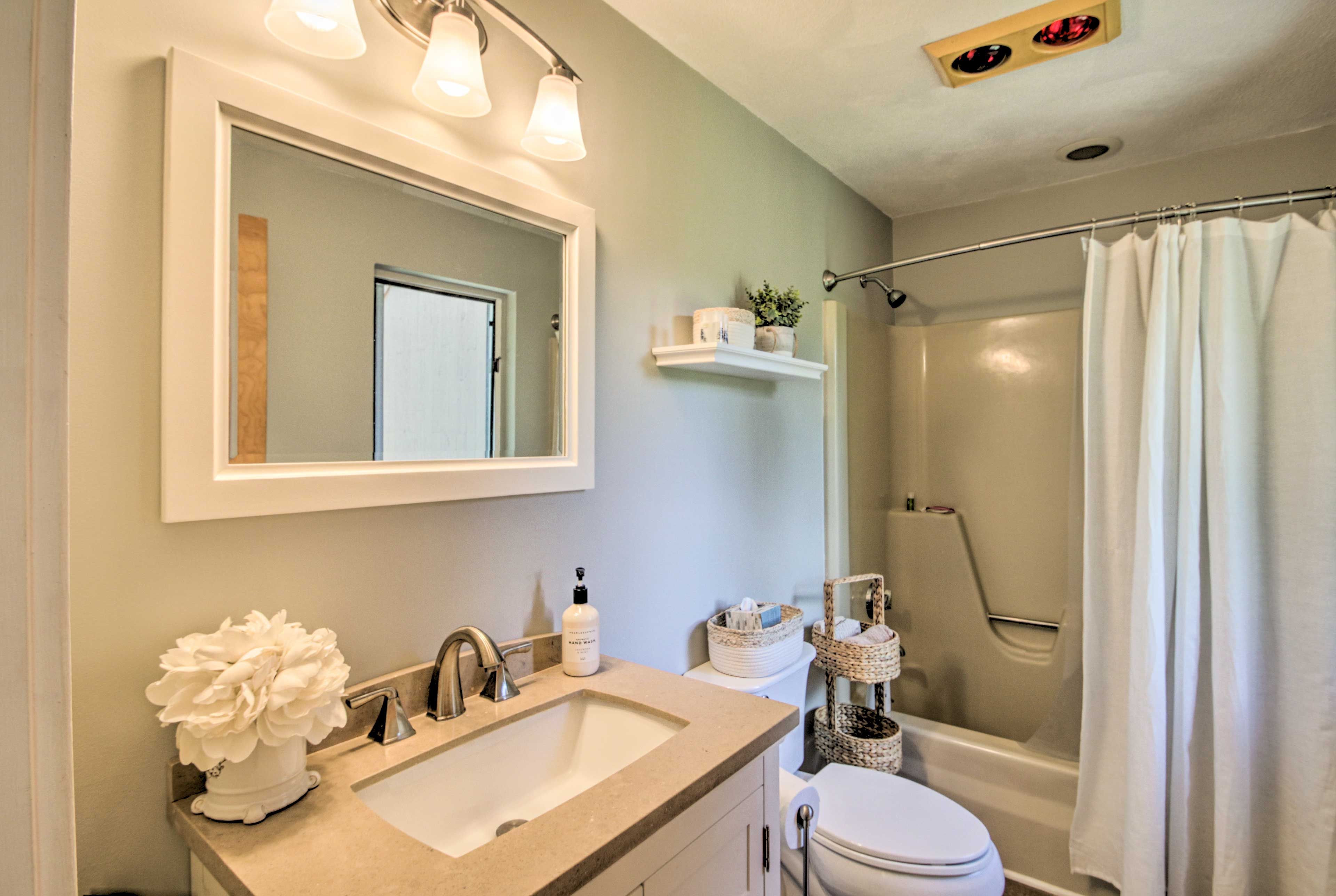 En-Suite Bathroom | Towels Provided