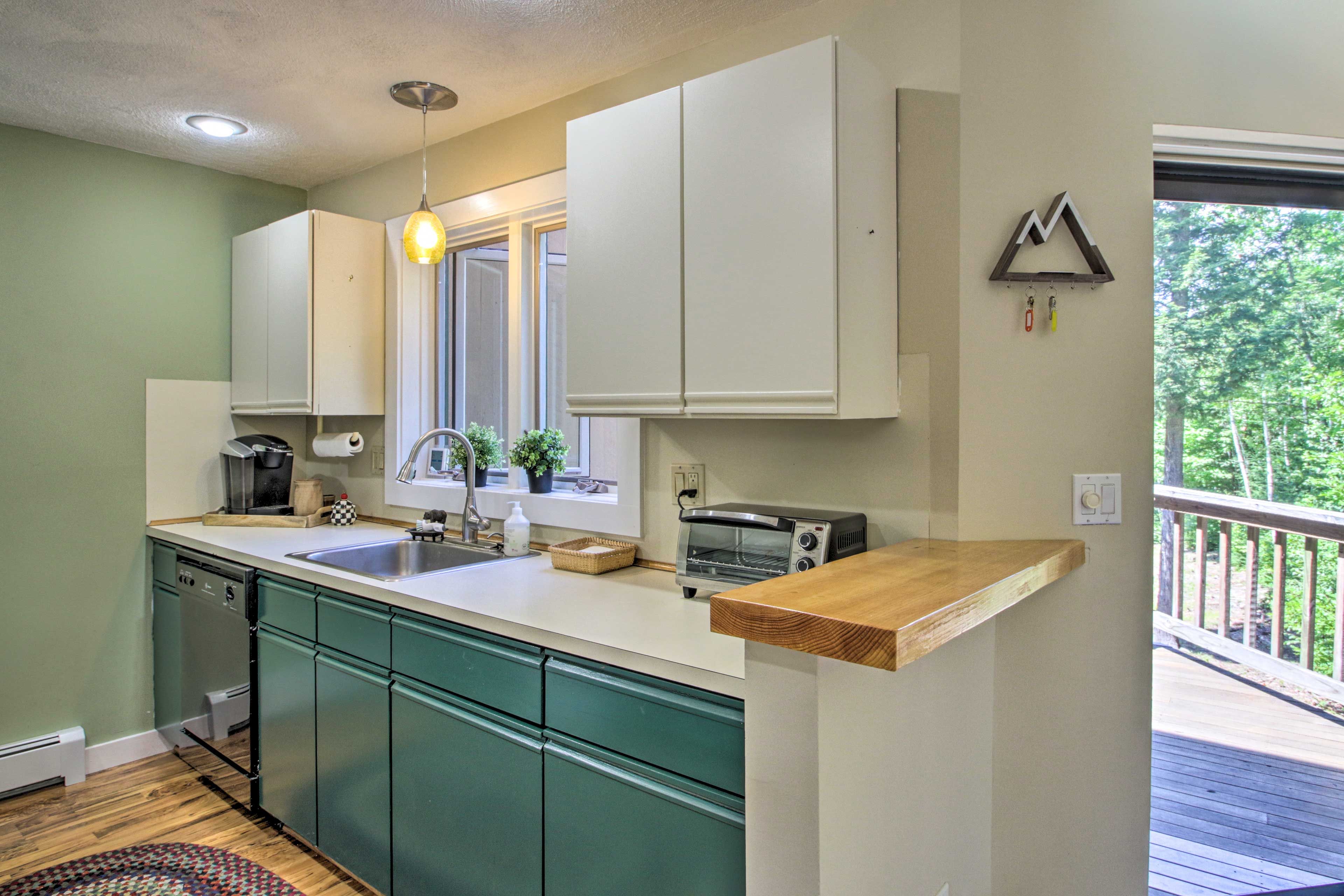 Kitchen | Keurig Coffee Maker | Dishwasher | Cooking Basics
