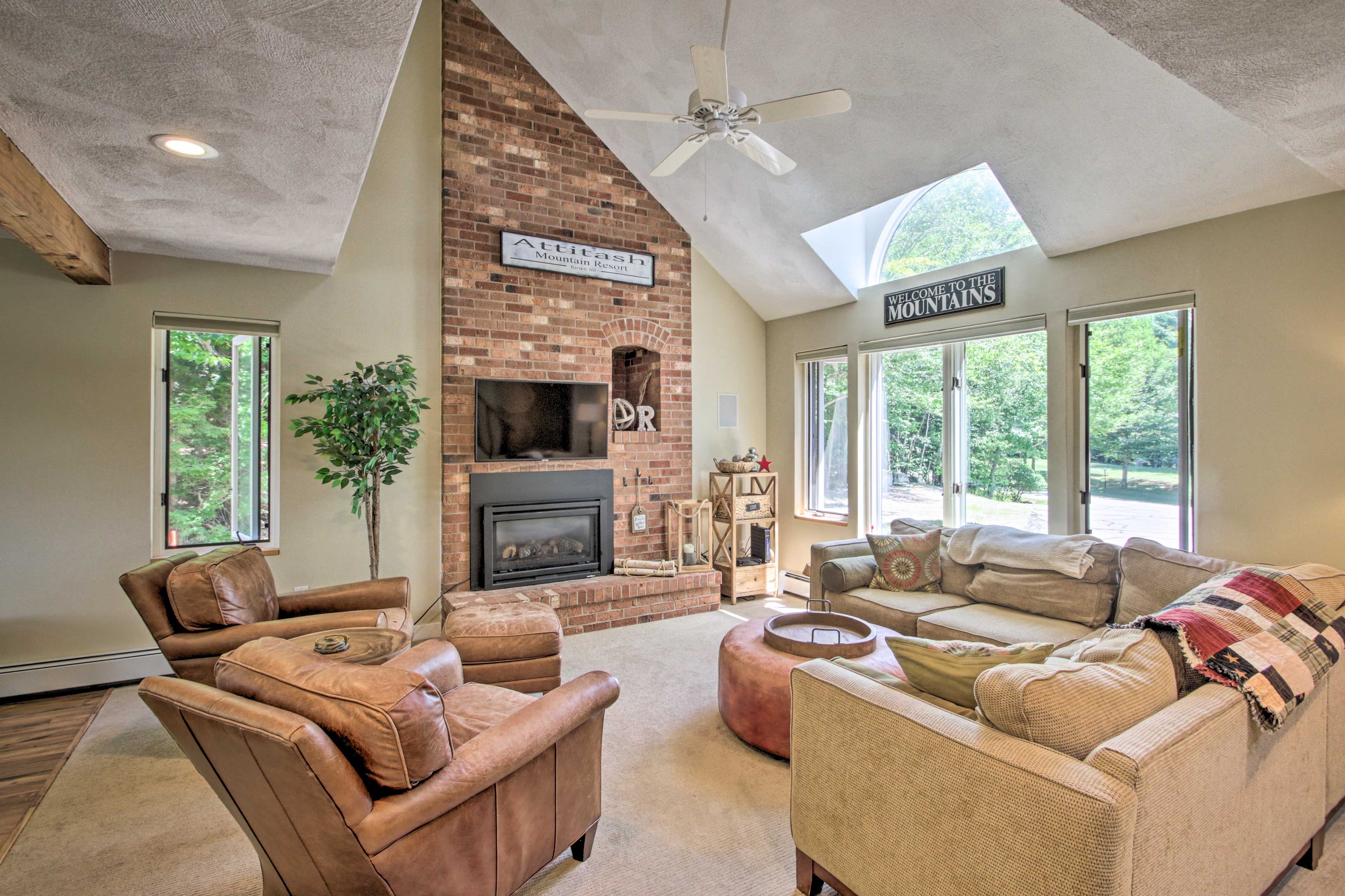 Living Room | Smart TV | Free WiFi