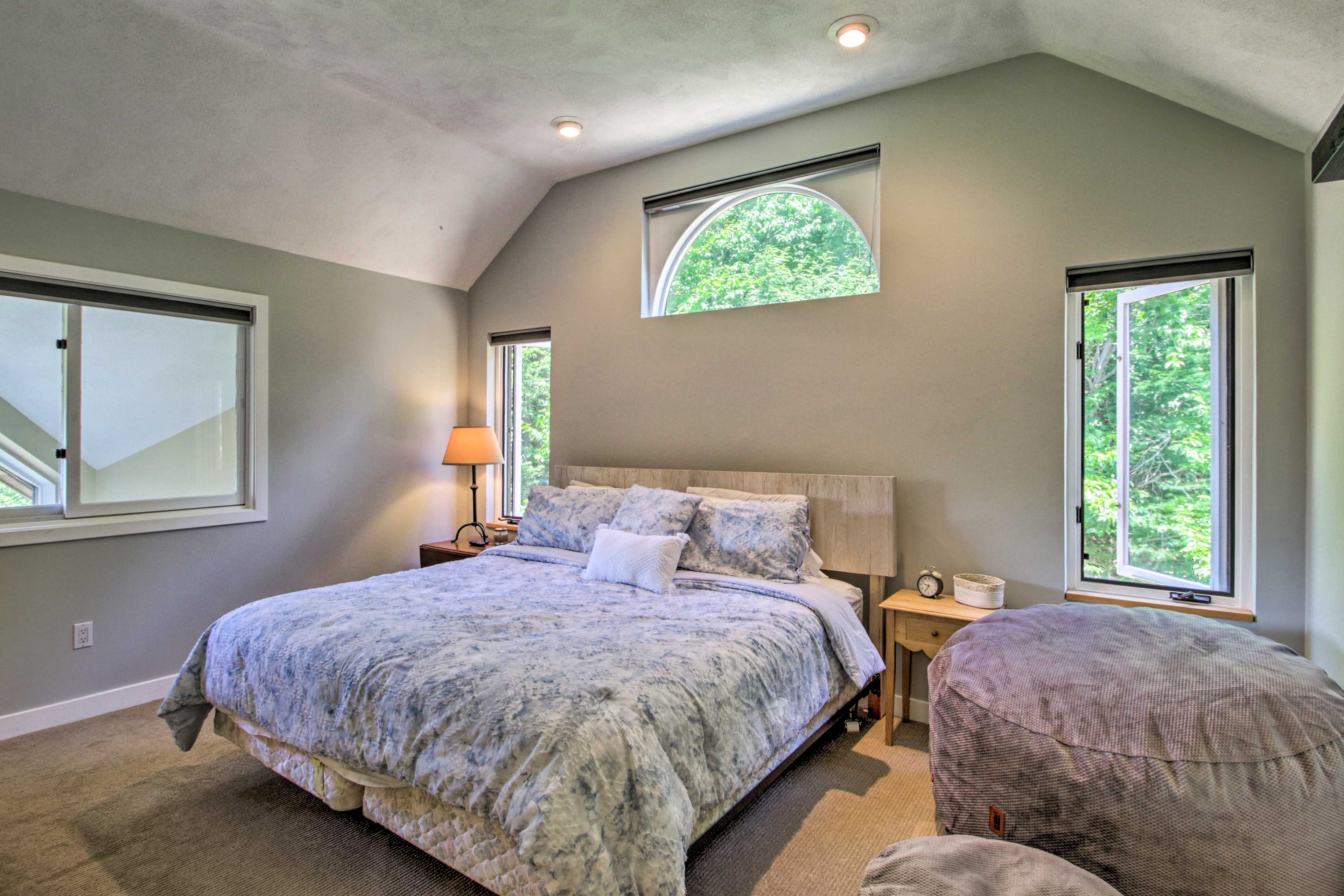 Bedroom 1 | King Bed | Linens Provided