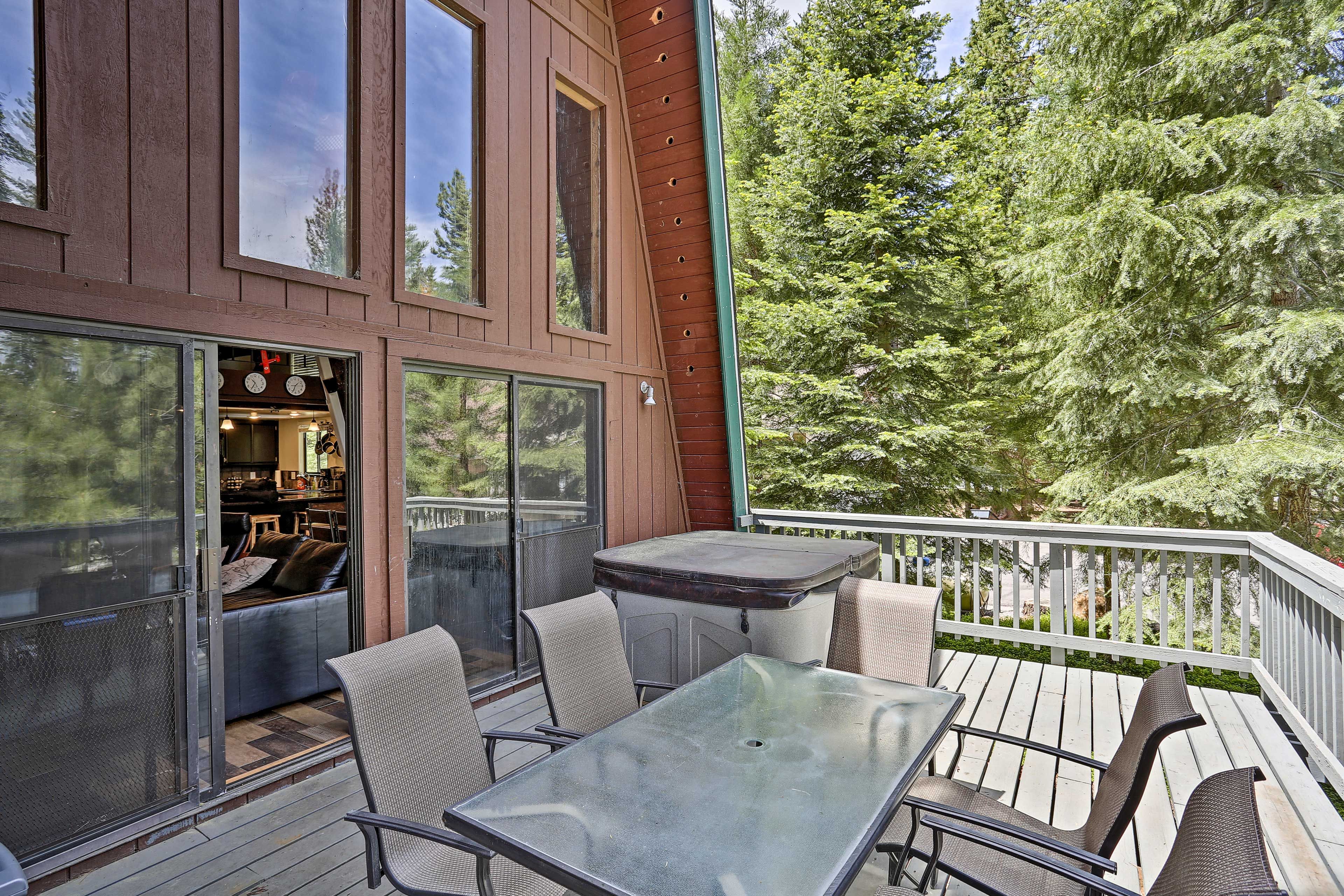 Deck | Outdoor Dining Area | Gas Grill | Hot Tub Unavailable