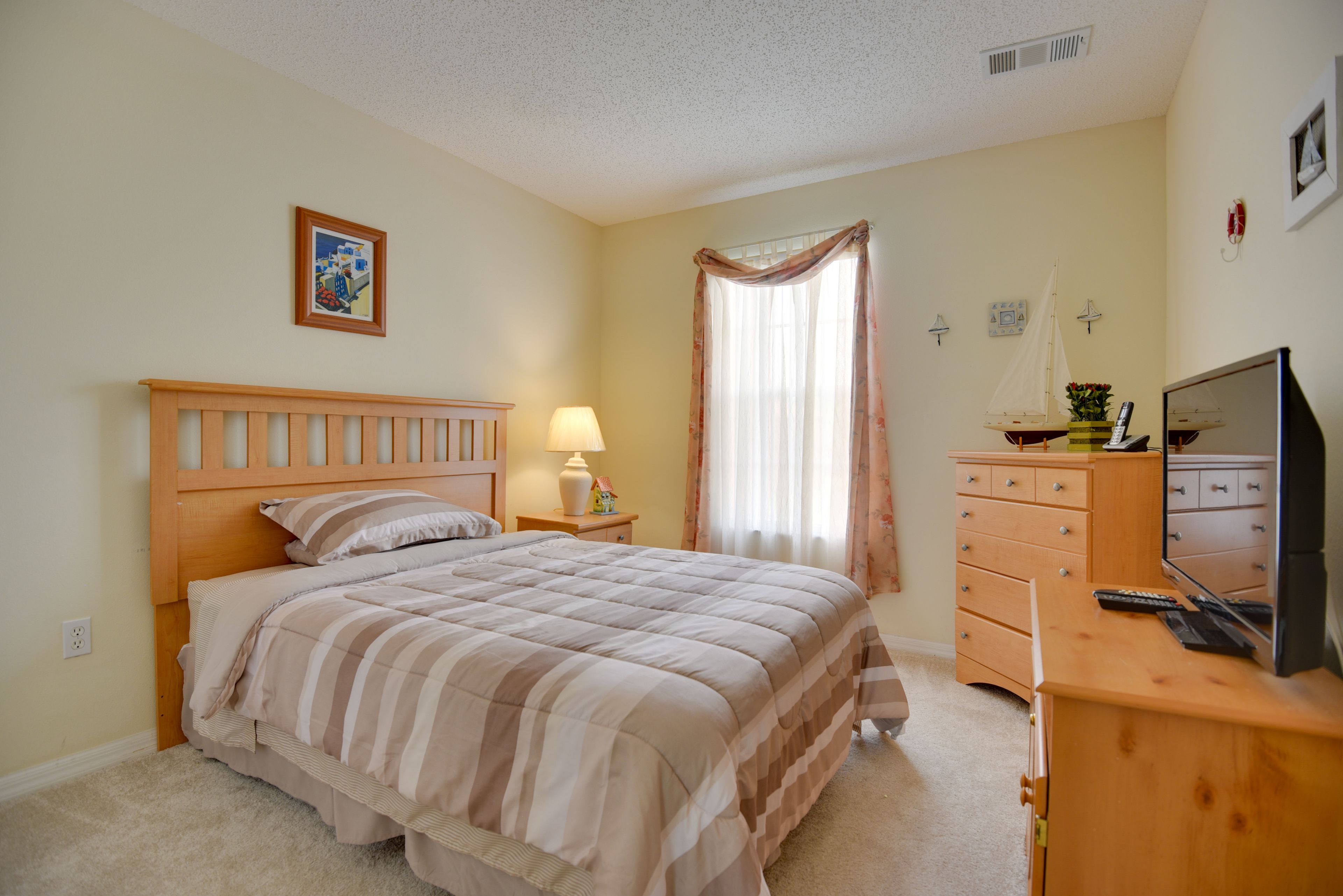 Bedroom 2 | Full Bed | Smart TV