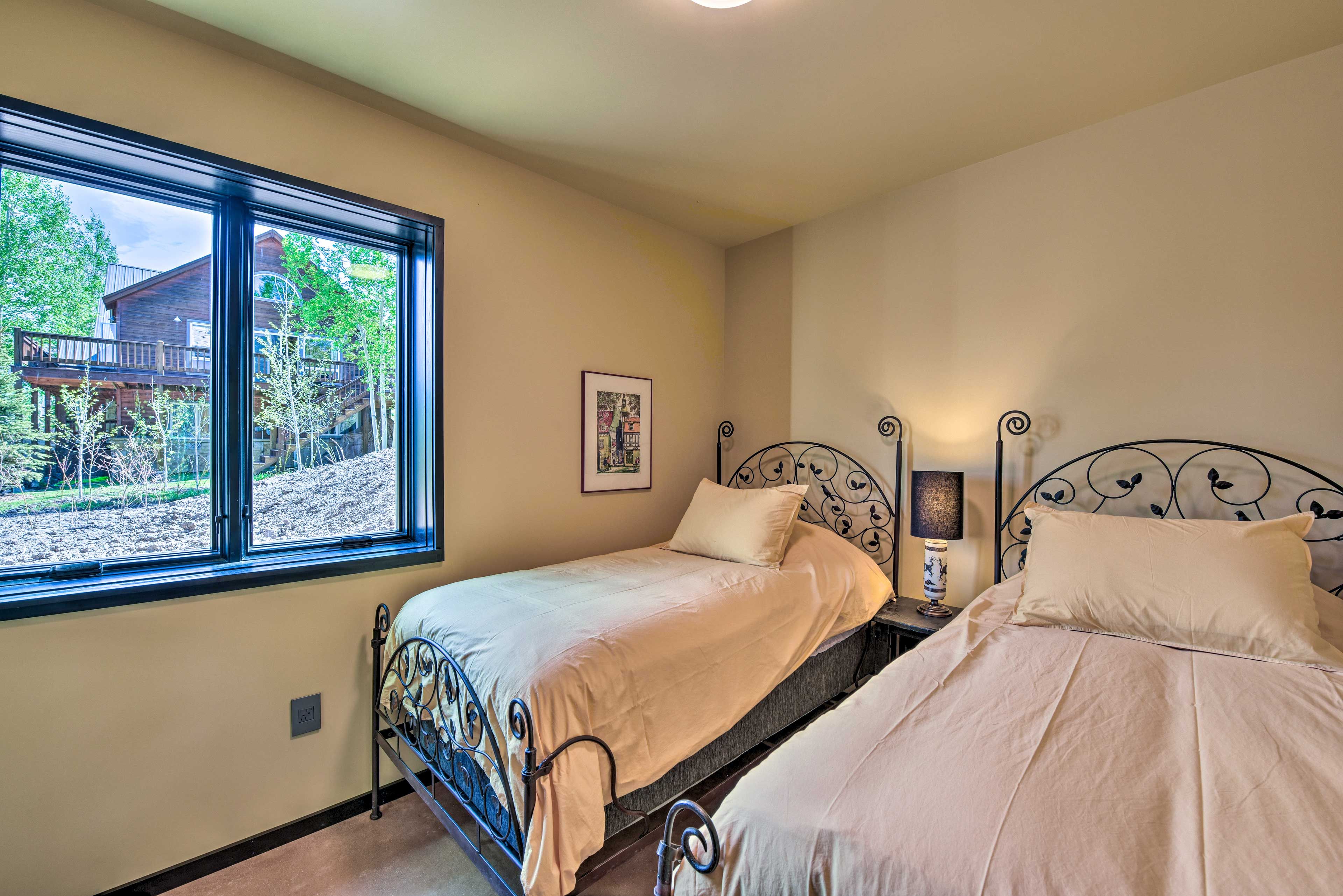 Bedroom 4 | 2 Twin Beds