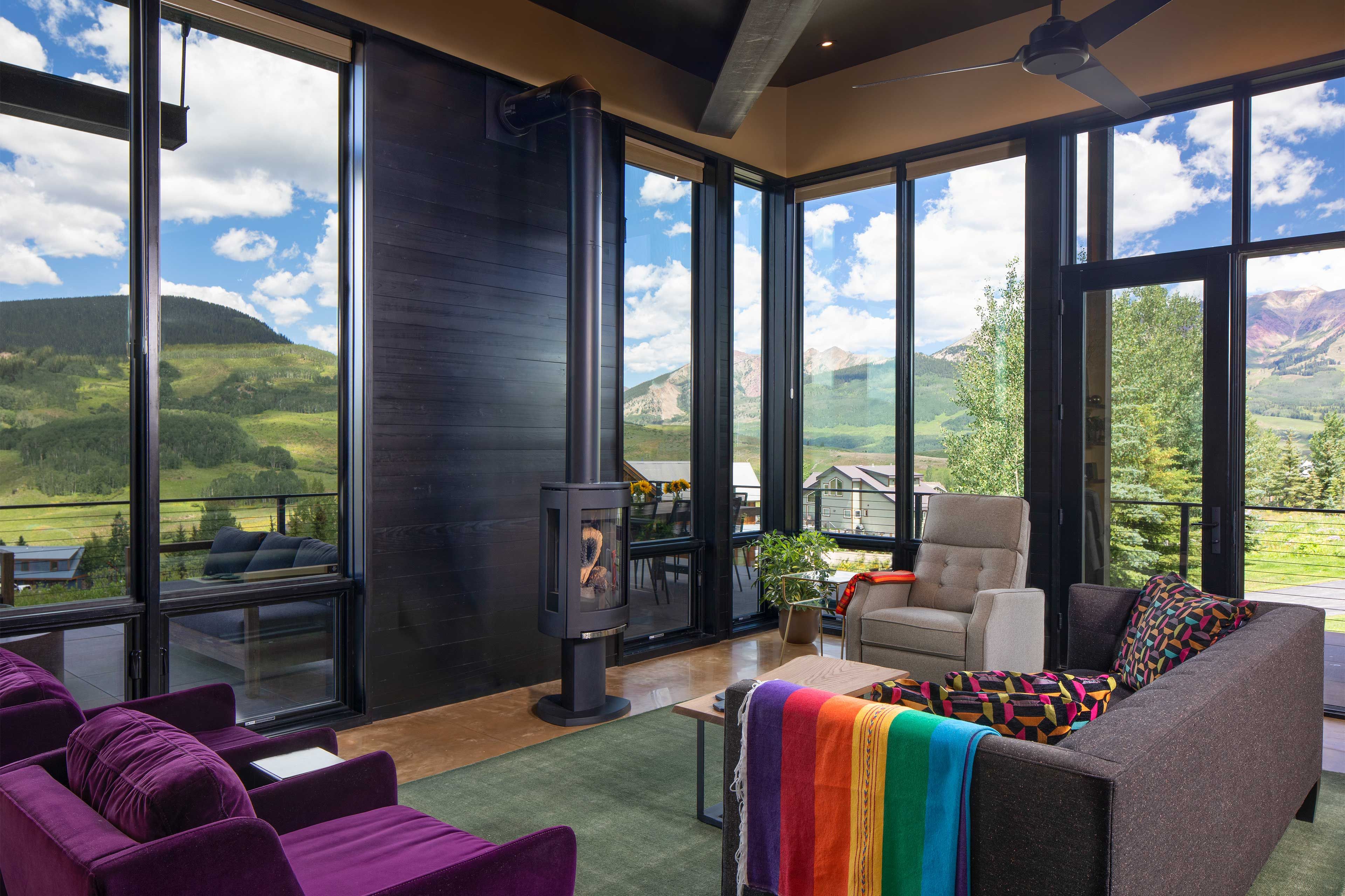 Living Room | Smart TV | Free WiFi
