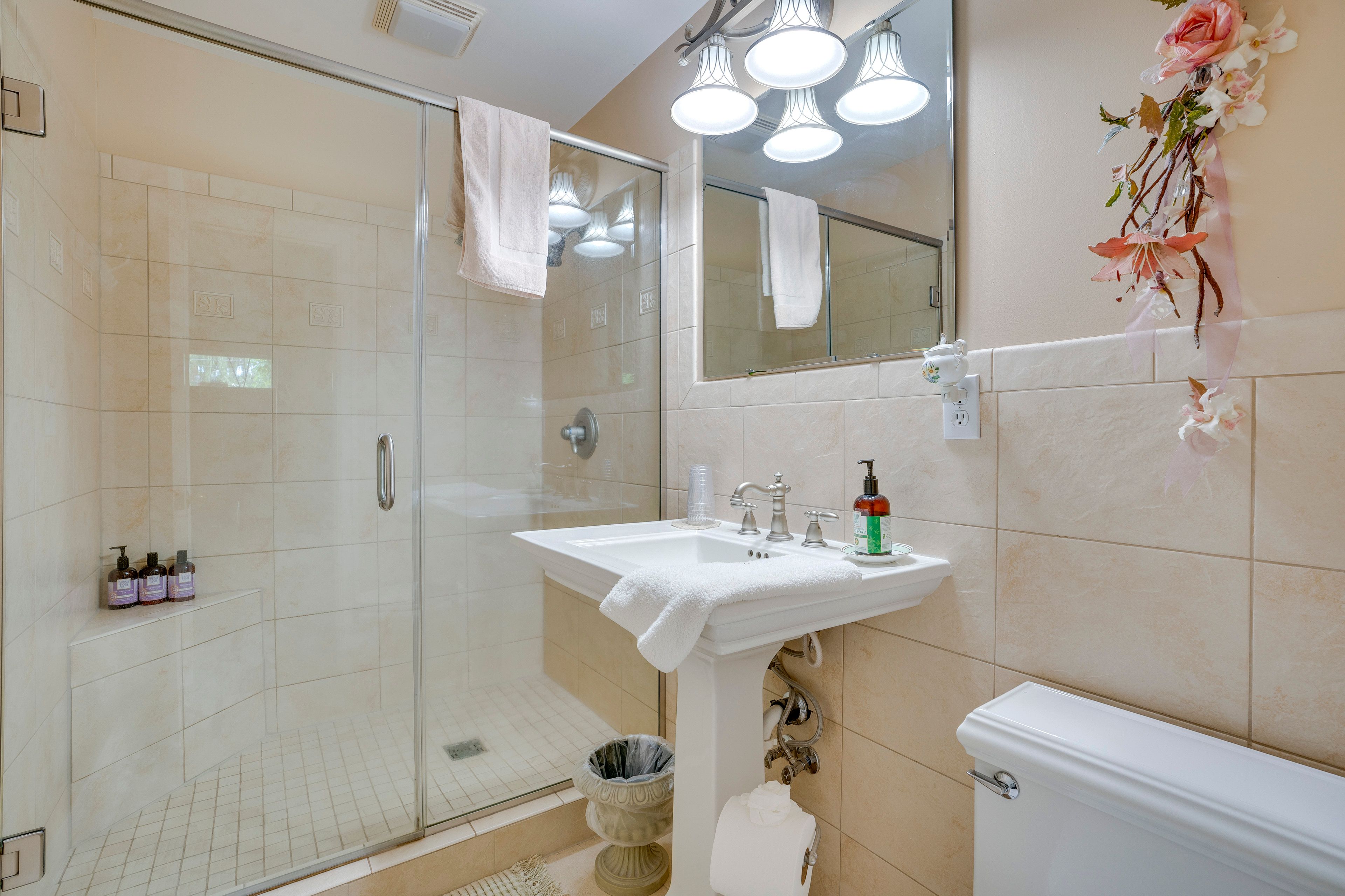 Full Bathroom | Linens & Towels