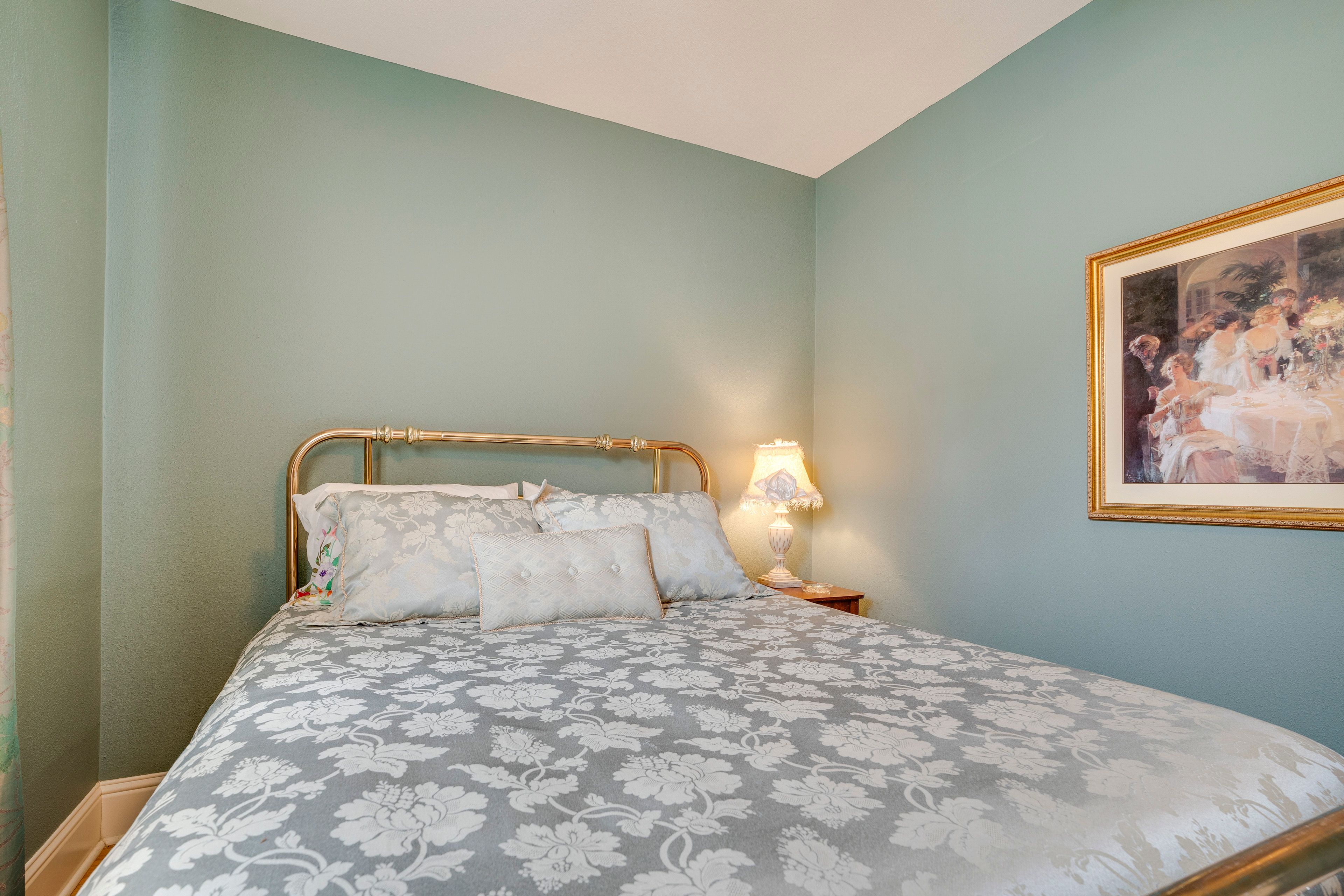 Bedroom 2 | Queen Bed