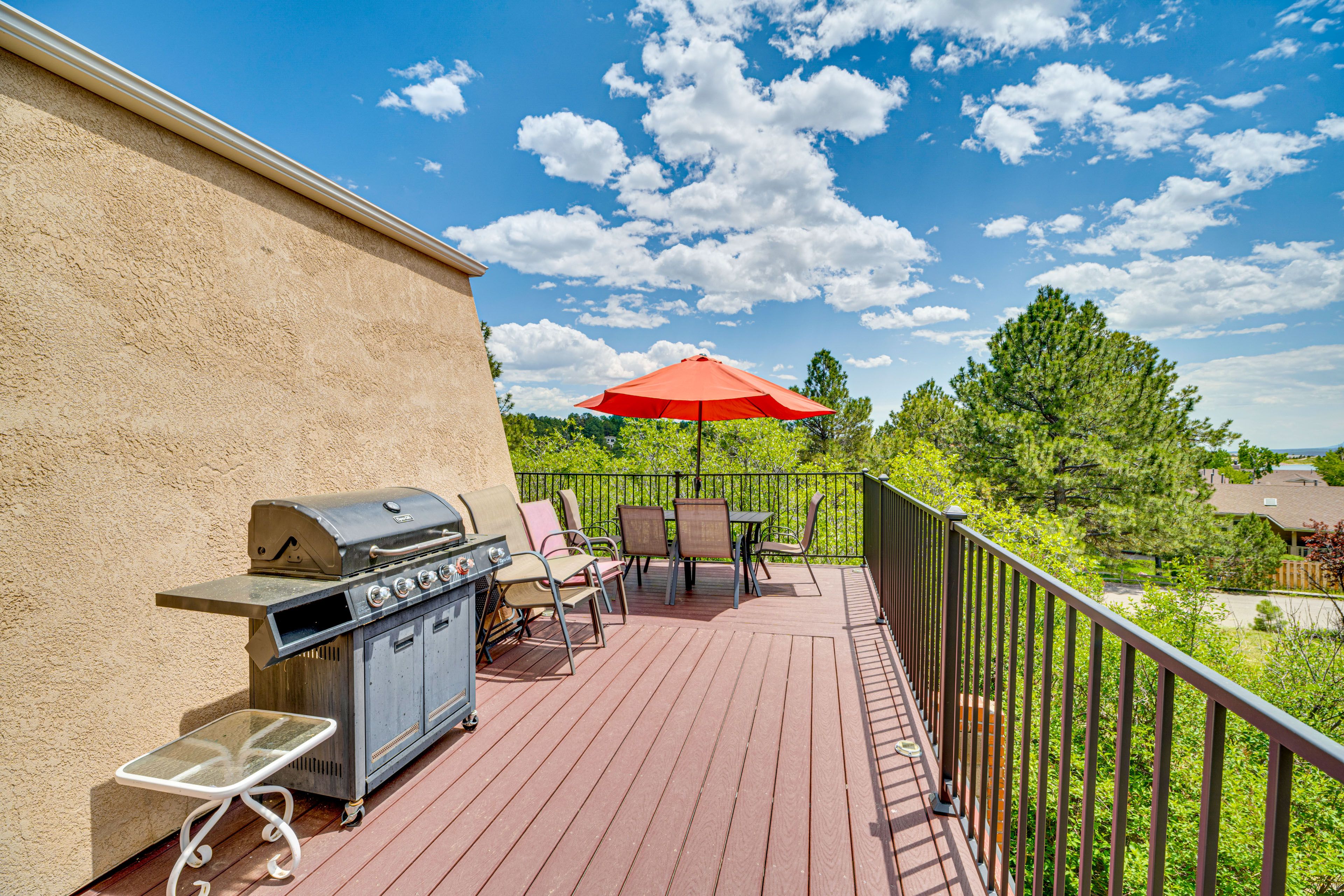 Outdoor Dining | Stairs Required