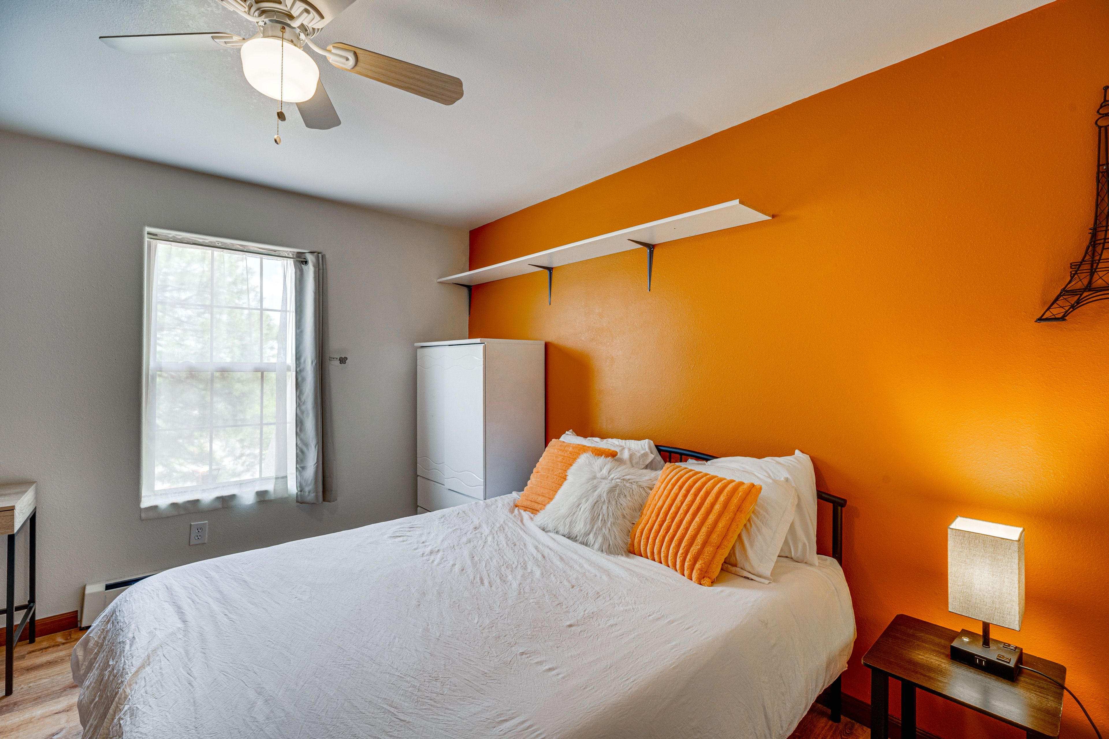 Bedroom 4 | Queen Bed