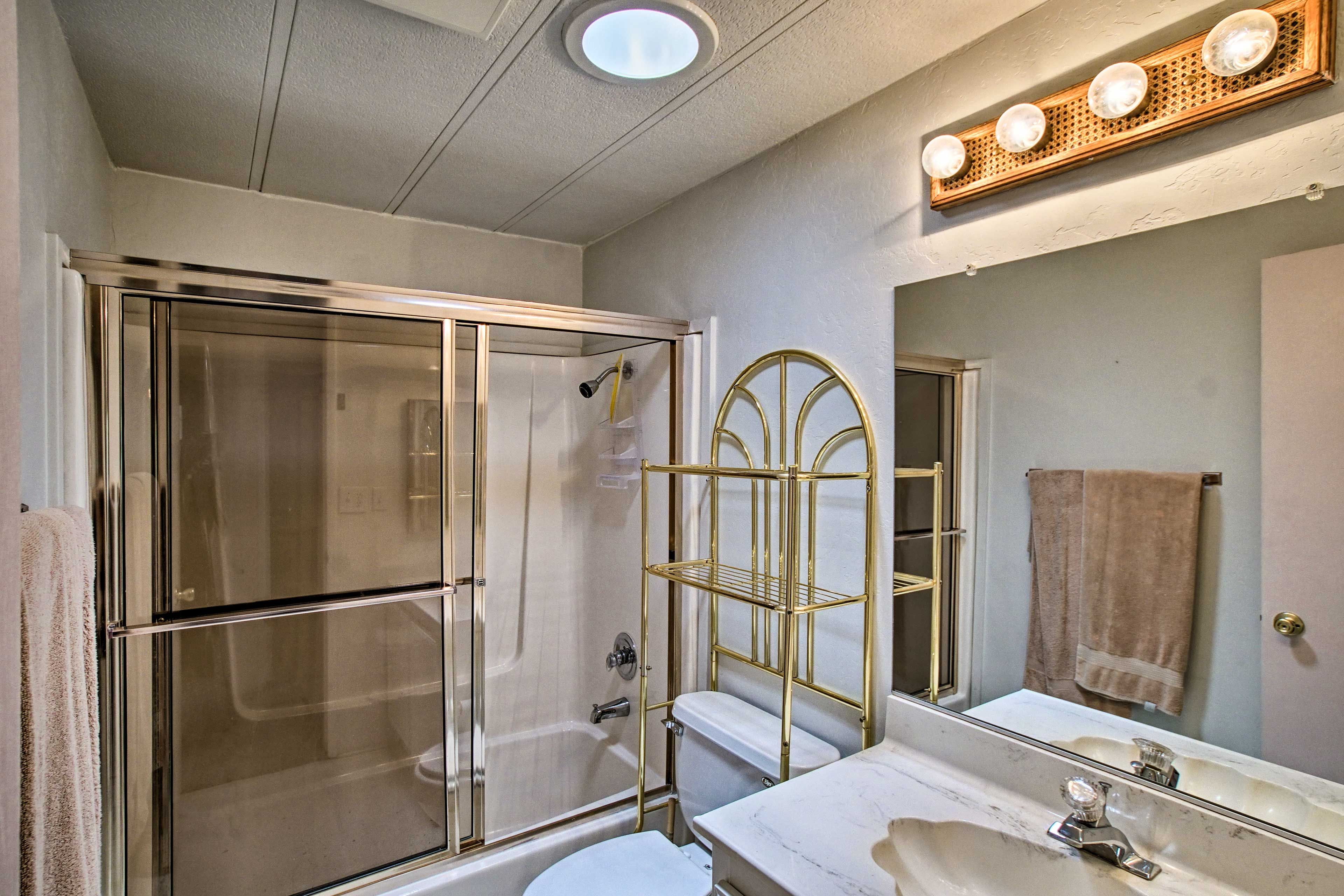 Take a quick rinse in the second bathroom's shower/tub combo!